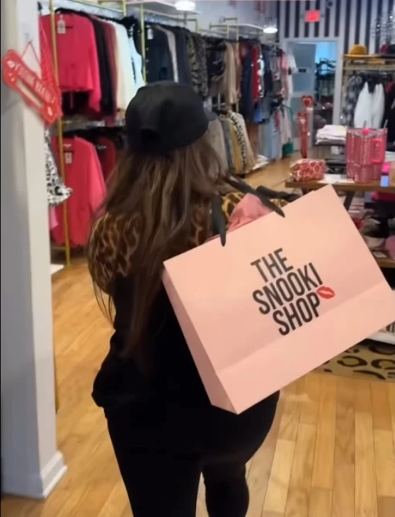 Eco-Friendly Materials Luxury Brand Custom Logo Boutique Pink Packaging Gift Paper Shopping Bag for Clothes