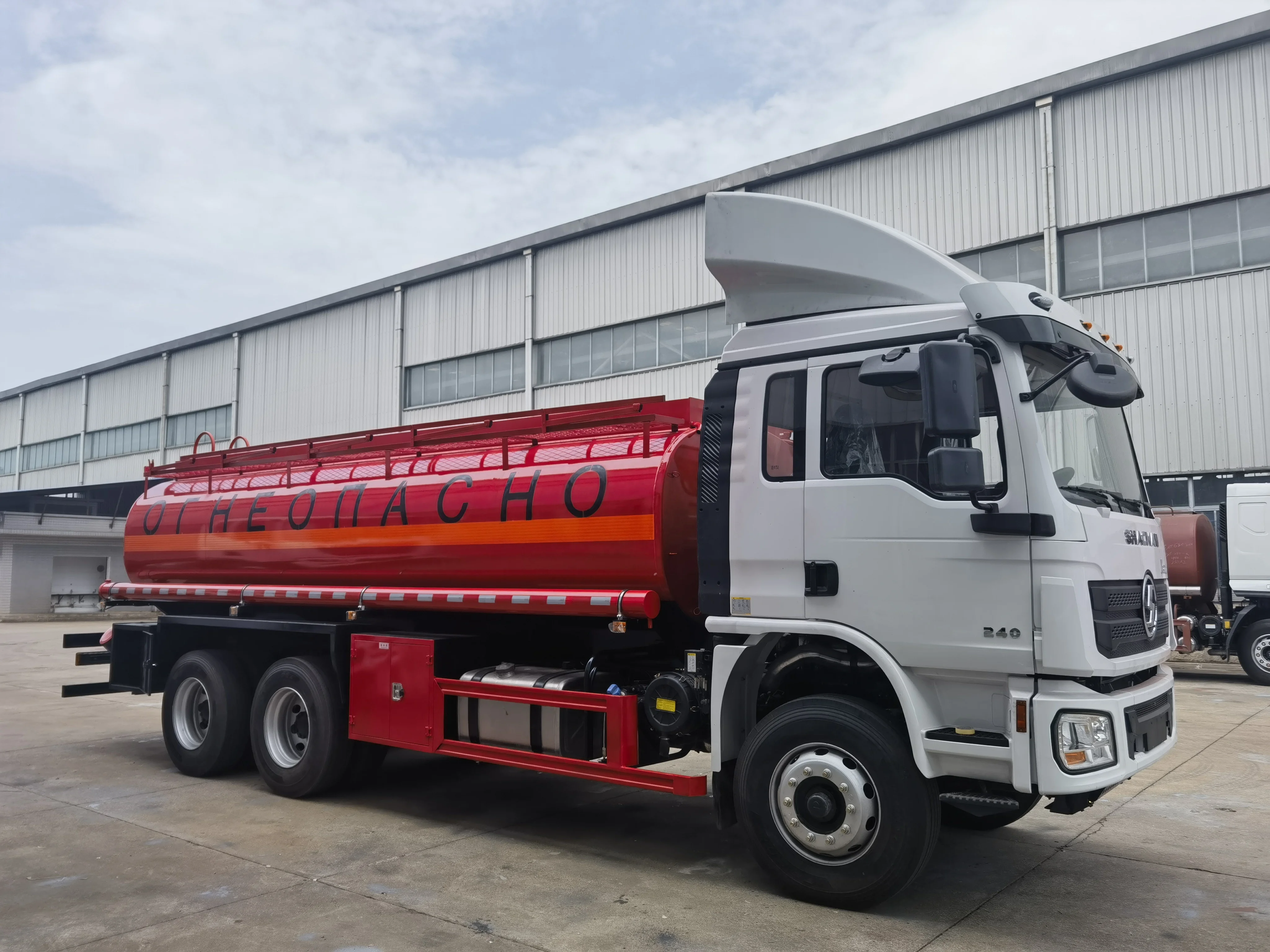 Shacman L3000 18000L 20000L fuel tank truck for fuel transport to Tajikistan