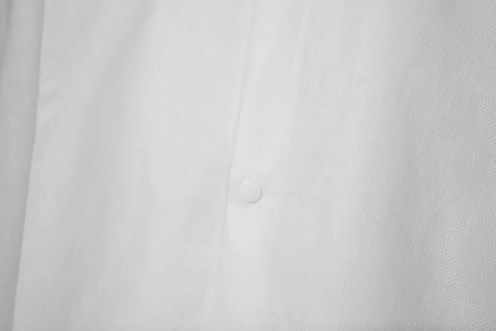 New Non woven  Medical Lightweight With Kimono Style  Disposable Individually Dustproof Lab Coat