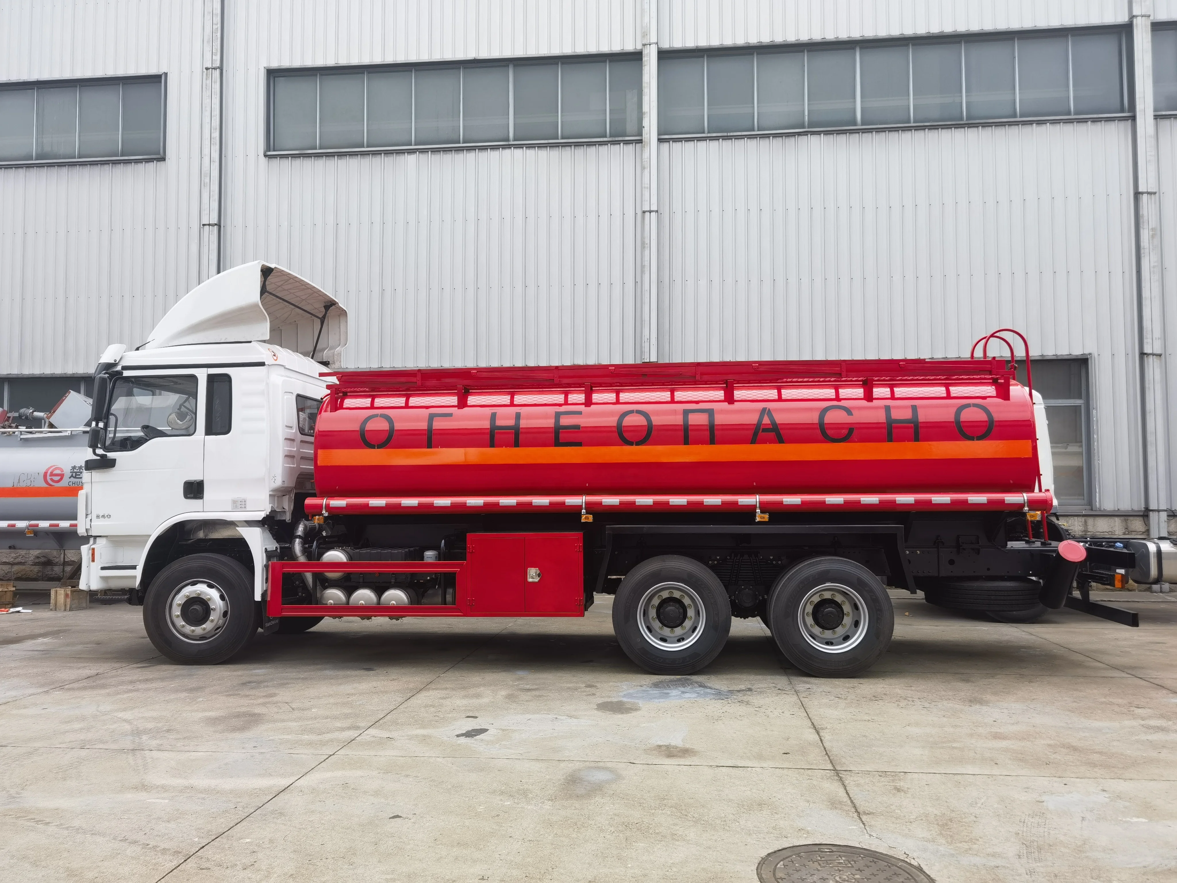 Shacman L3000 18000L 20000L fuel tank truck for fuel transport to Tajikistan