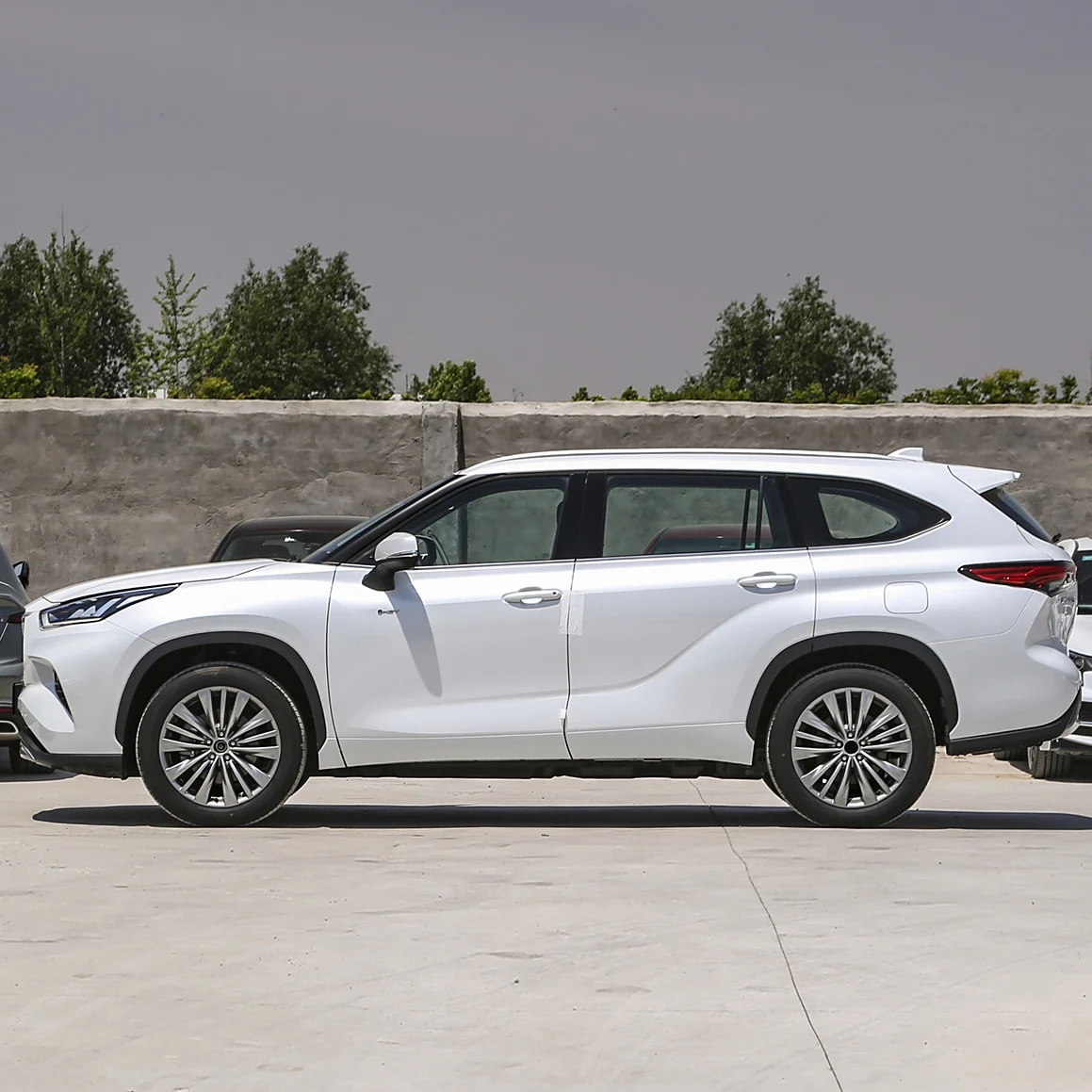 2024 полноприводный высокопроизводительный роскошный автомобиль Toyota Highlander высокая скорость 180 км/ч 5-дверный 7-местный внедорожник