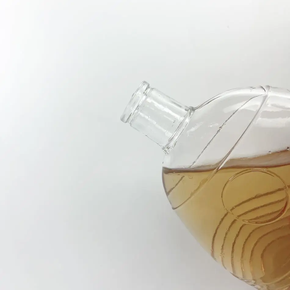 200ml 375ml 500ml all kinds of glass bottles whisky brandy vodka tequila with different shapes and weight and different designs