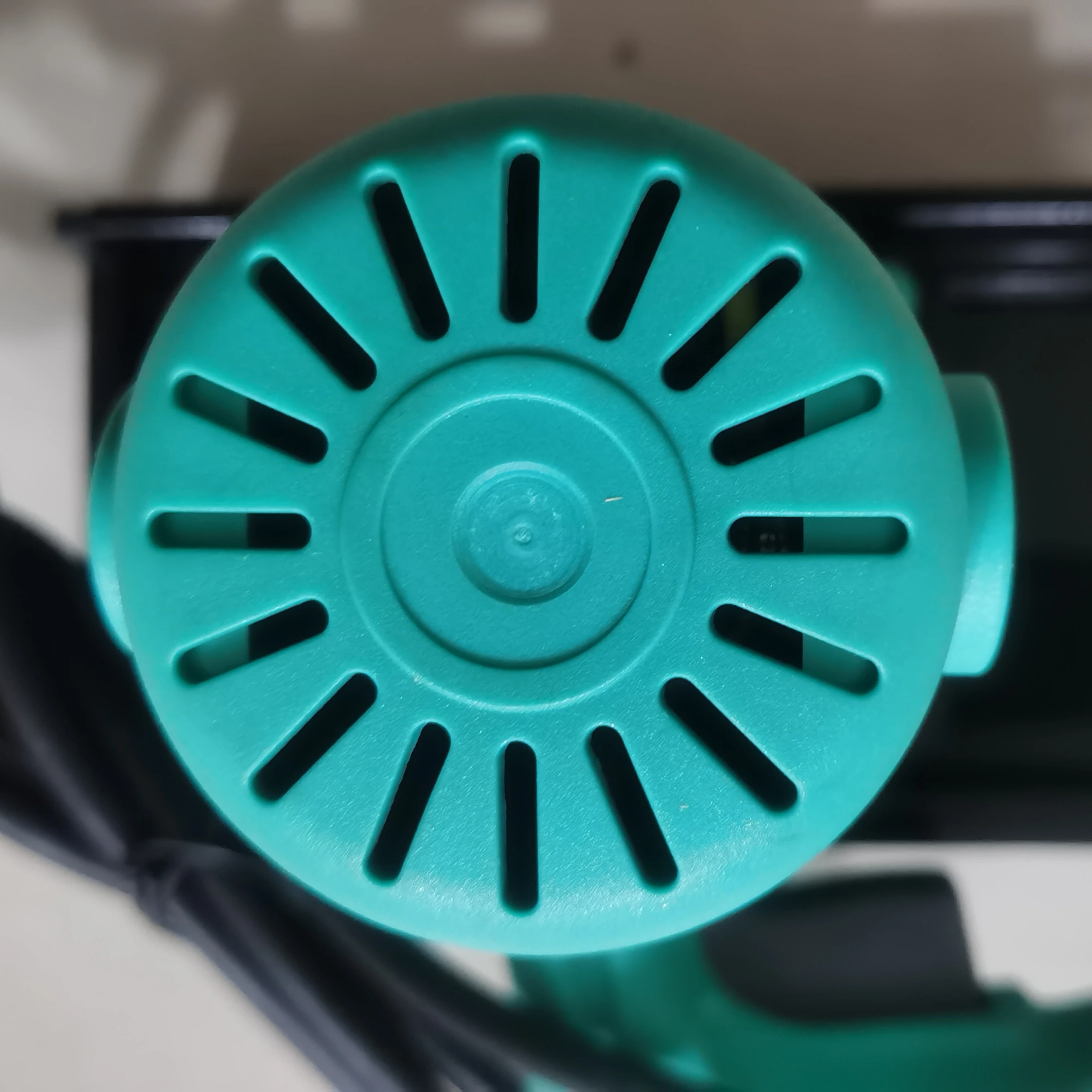 Manual cleaning machine for v port of plastic steel doors and Windows