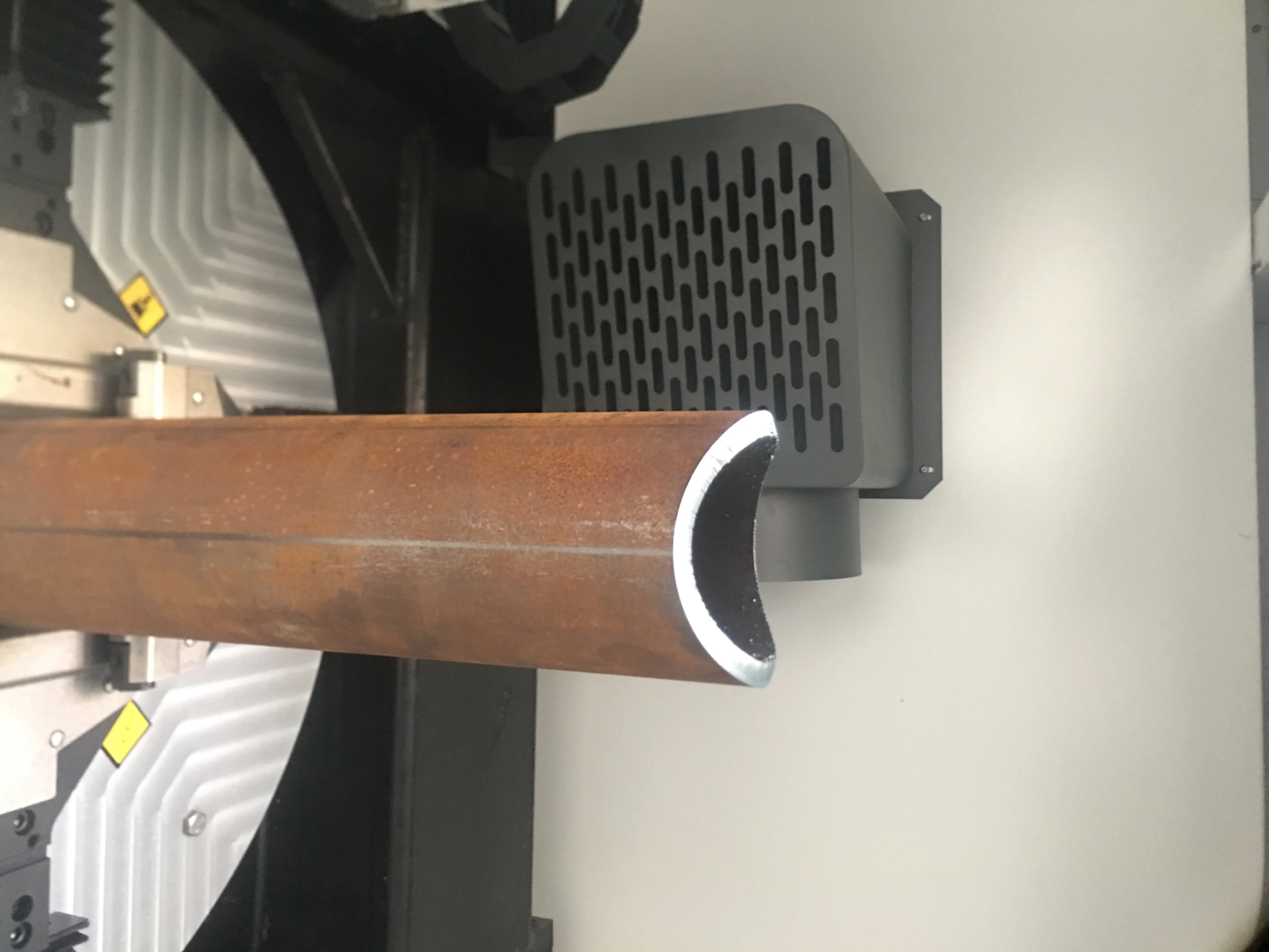 3d tube fiber laser cutting machine aluminium square tube laser cutting machine pneumatic rotary chucks tube laser cutter