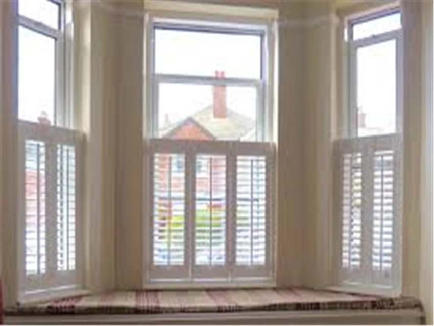 Chinese supplier residential buildings energy-saving faux wood cafe style shutters