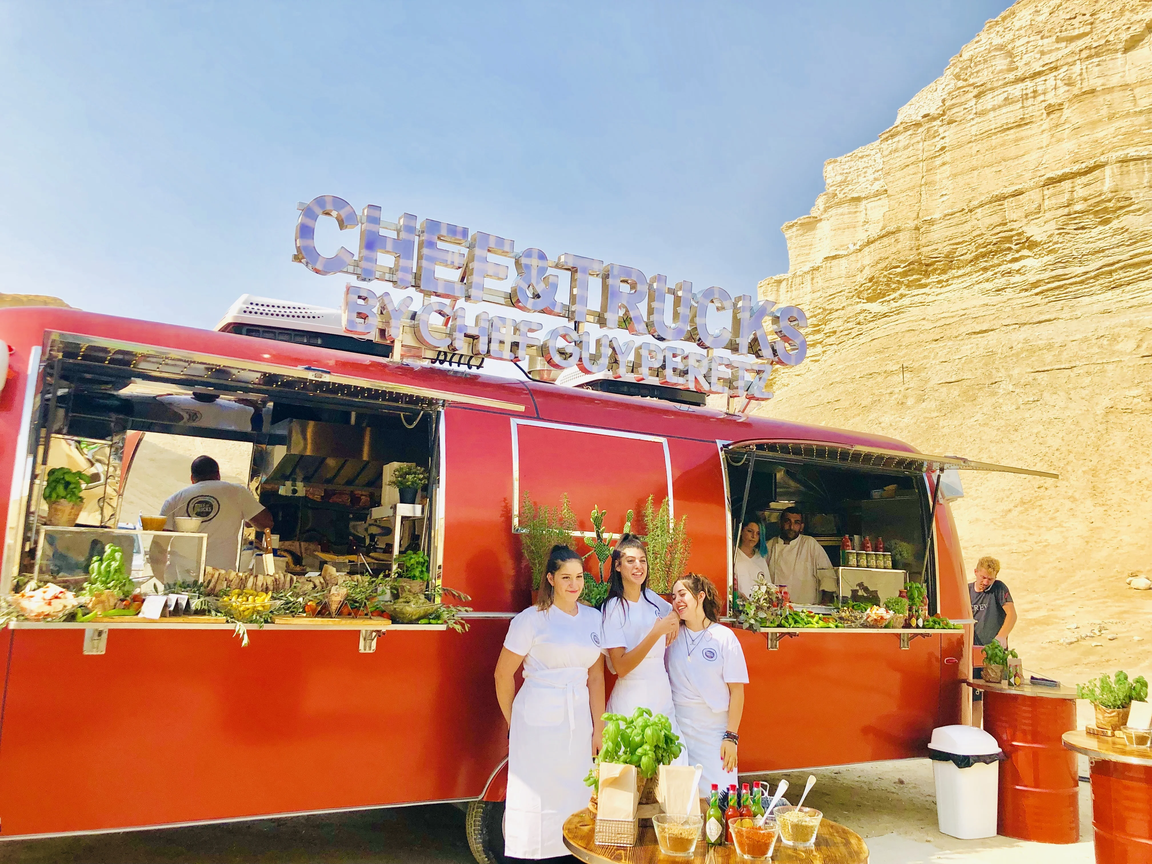 
New arrival airstream food caravan concession trailer fast food trailer roasted chicken crepe food trailer 