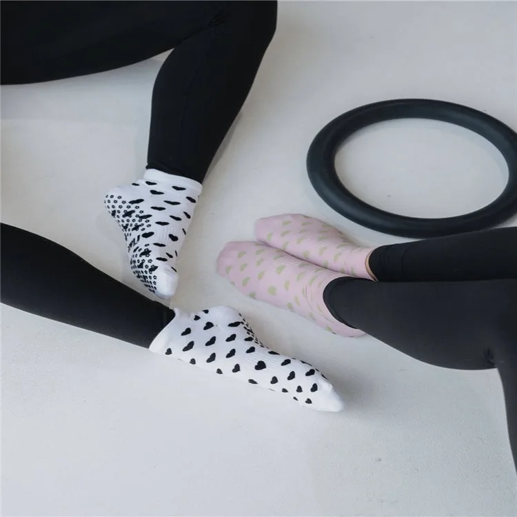 Pilates Anti-slip Grip Socks Embroider Logo Ballet Barre Cotton Crew Socks Custom Logo Grip Pilates Yoga Ankle Socks for Women