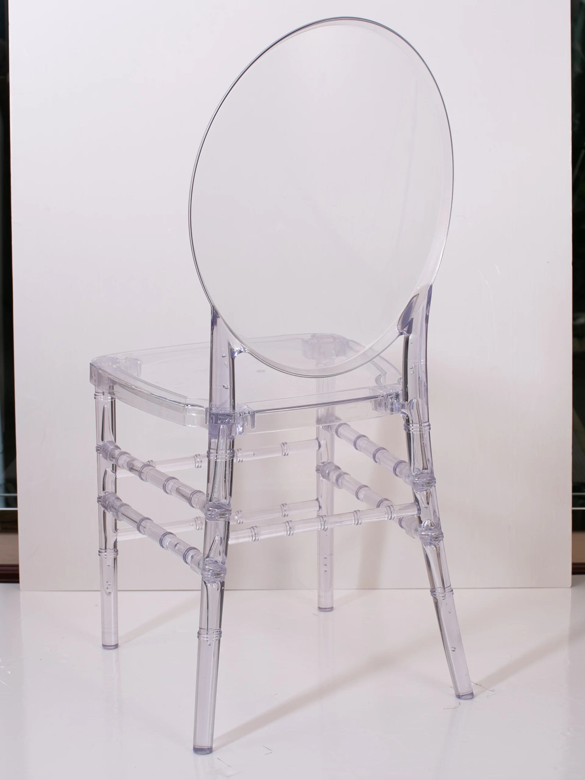 Hotsale Transparent Stackable Hotel Banquet Chivari Wedding Dining Monobloc Resin Tiffany Clear Chiavari Chairs with Cushion