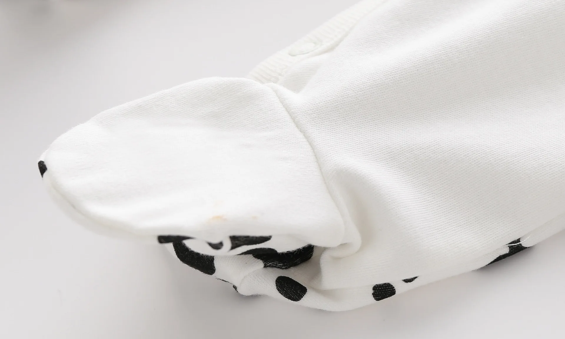 2024 Hot Sale Baby Clothes Set Cartoon Newborn Jumpsuit Long-Sleeved Slanted Open Button Love Cows Baby Rompers Wholesale