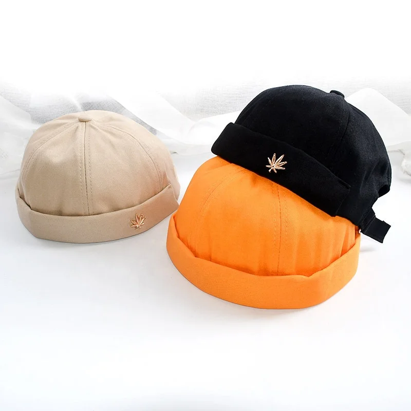 Модная шляпа-ведро с заклепками