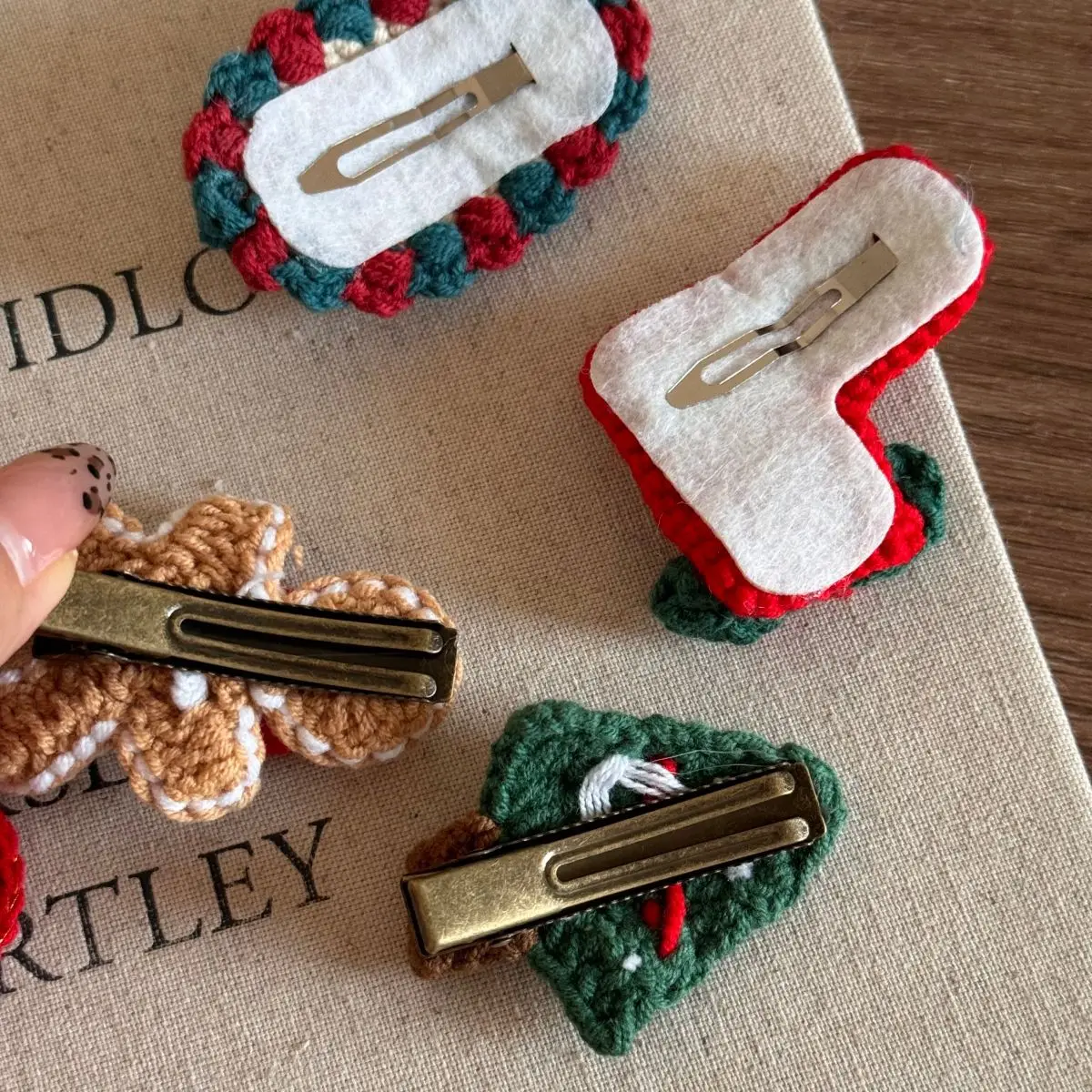 Cute Christmas Hair Accessories Handmade Crochet Snowflake Gingerbread Man Hair Clips Lovely Knitted Bow Hairpins