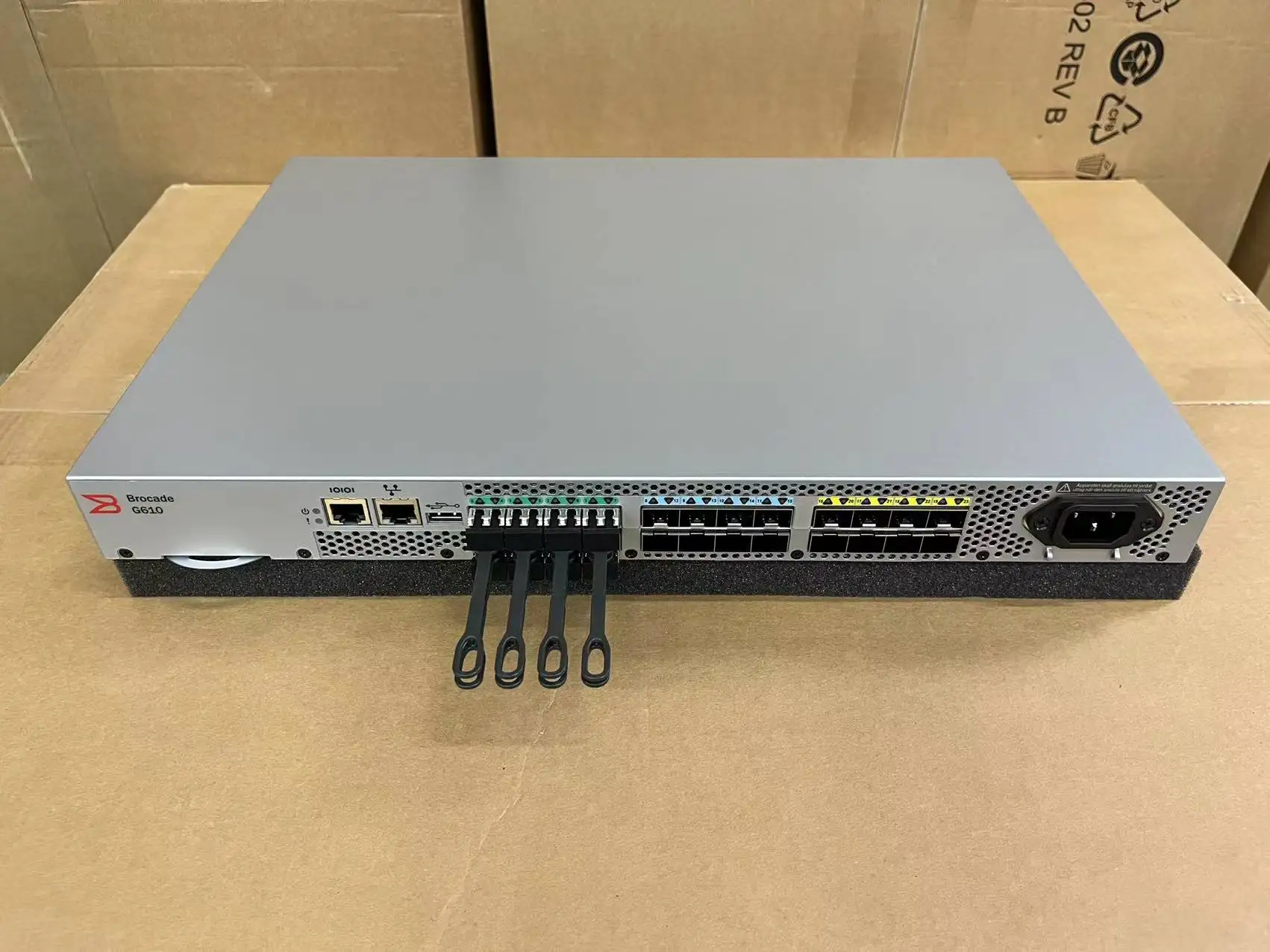 brocade  switch G610 32Gb 24-port 8-port activation 32Gb/s SFP sx cfw lite 24 port Fiber Channel Switches