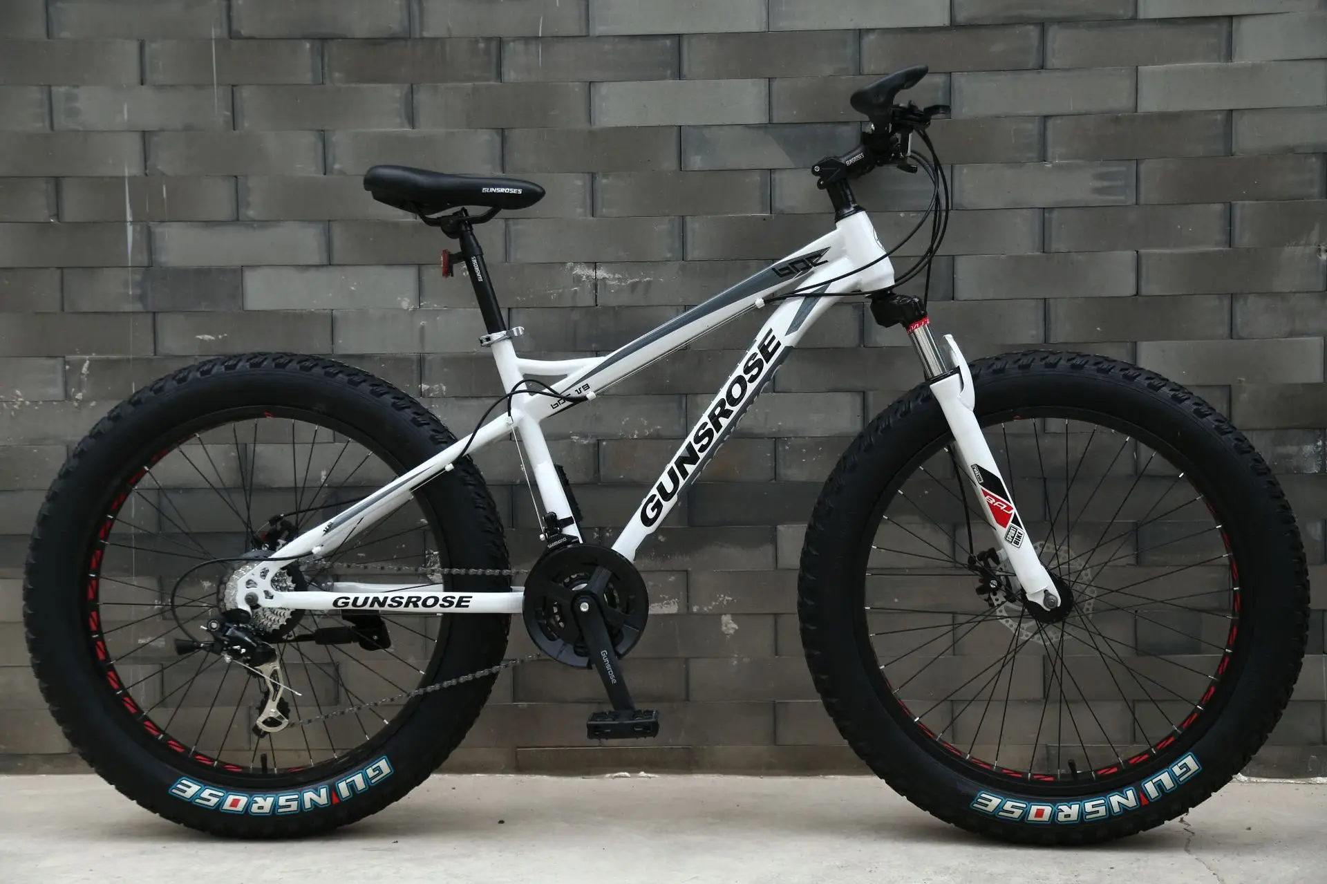 Factory direct wholesale 26 inch snowmobile mountain bike suspension disc brake wide tire adult bicycle