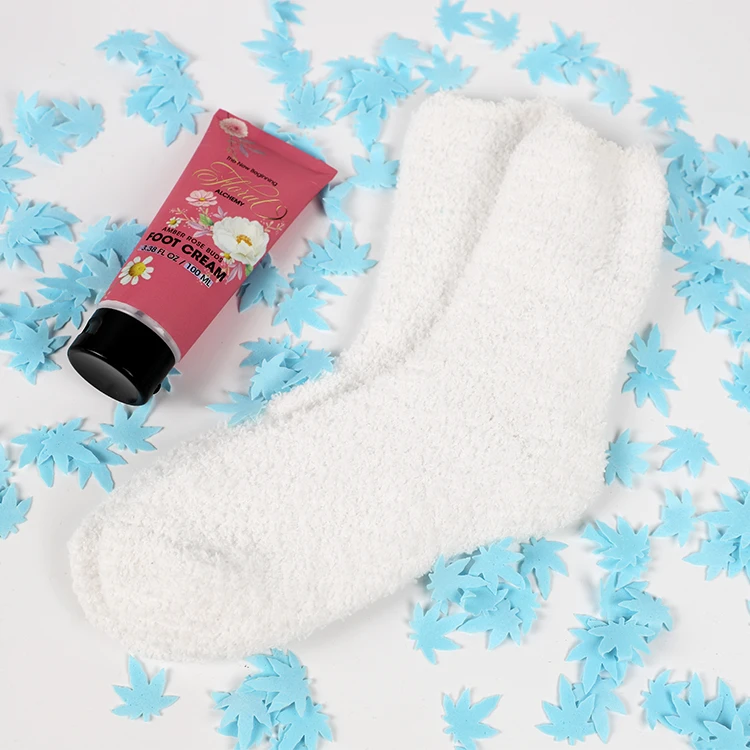 OEM ODM Home Foot Spa Set Essence Oil Cream Foot Cream Repaircoral Fleece Socks Dead Skin Removal Foot Cream