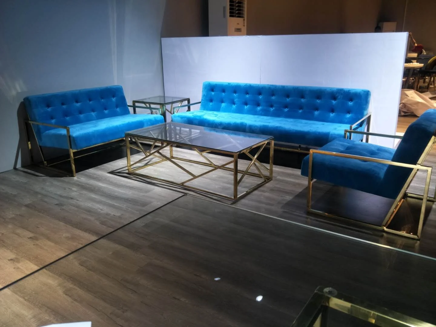 
Luxury Lifestyle Visionnaire Home Contemporary Living Room Furniture Button Tufted Gold Brushed Velvet Sofa 