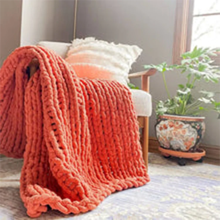Free Small Sample OEM Manufacturer 100% Handmade Weighted Polyester Cozy Chenille Throw Chunky Yarn for Knitting Blanket