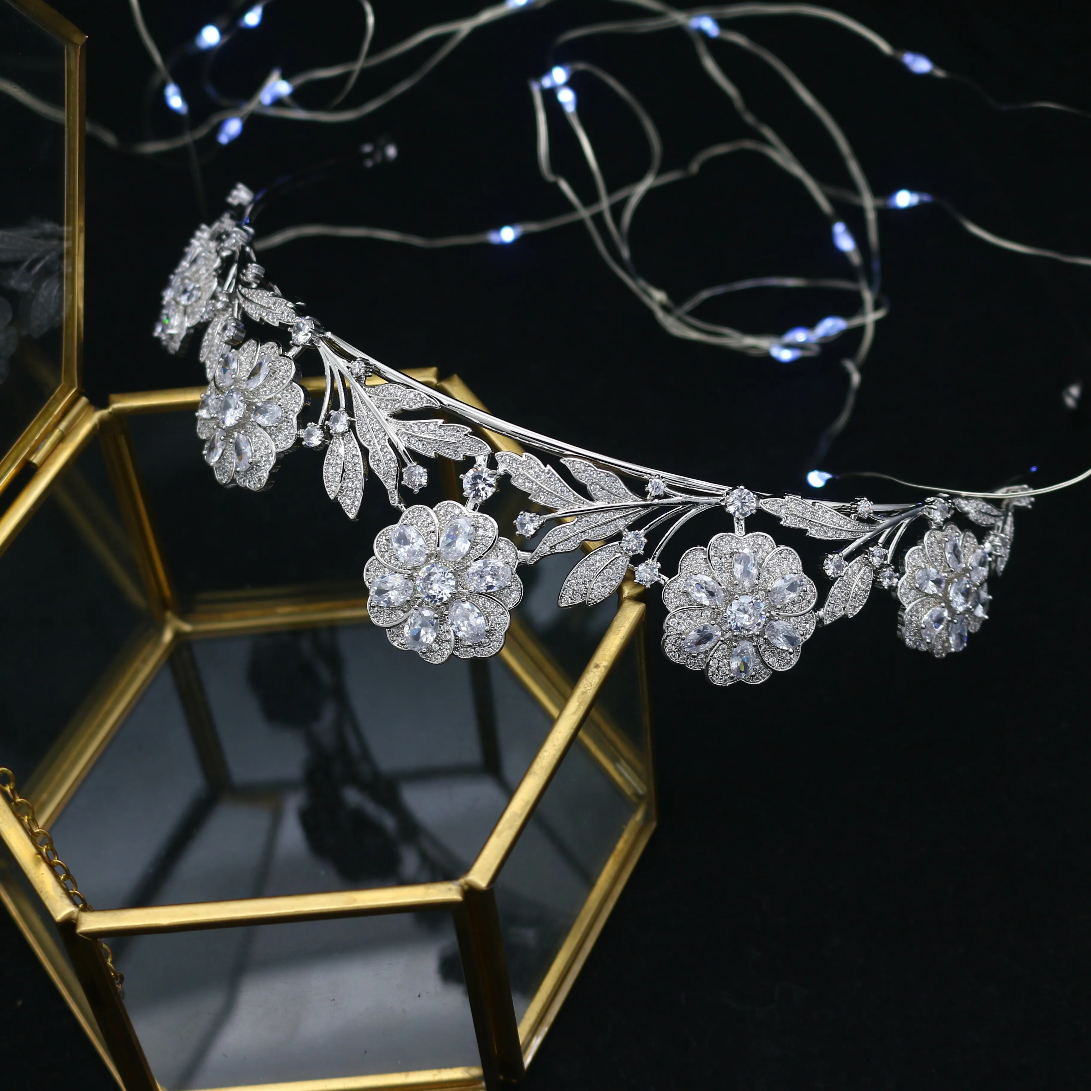 Fashion Women Bridal Tiaras And Crowns Zirconia Shining Exquisite 3A+ CZ Party Wedding Princess Pageant Crowns