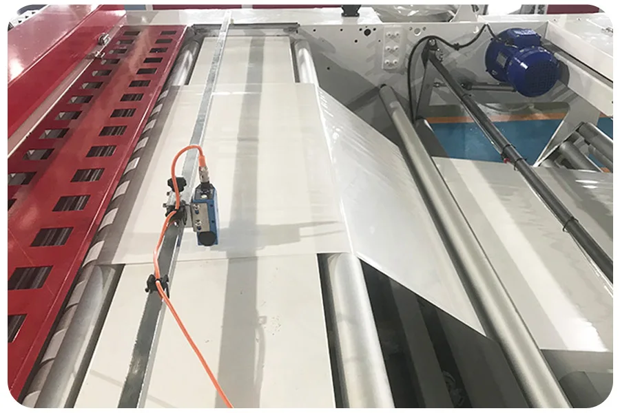 China supplies side and bottom sealing cutting bag making machine ice cube bag making machine garbage LDPE bag making machine