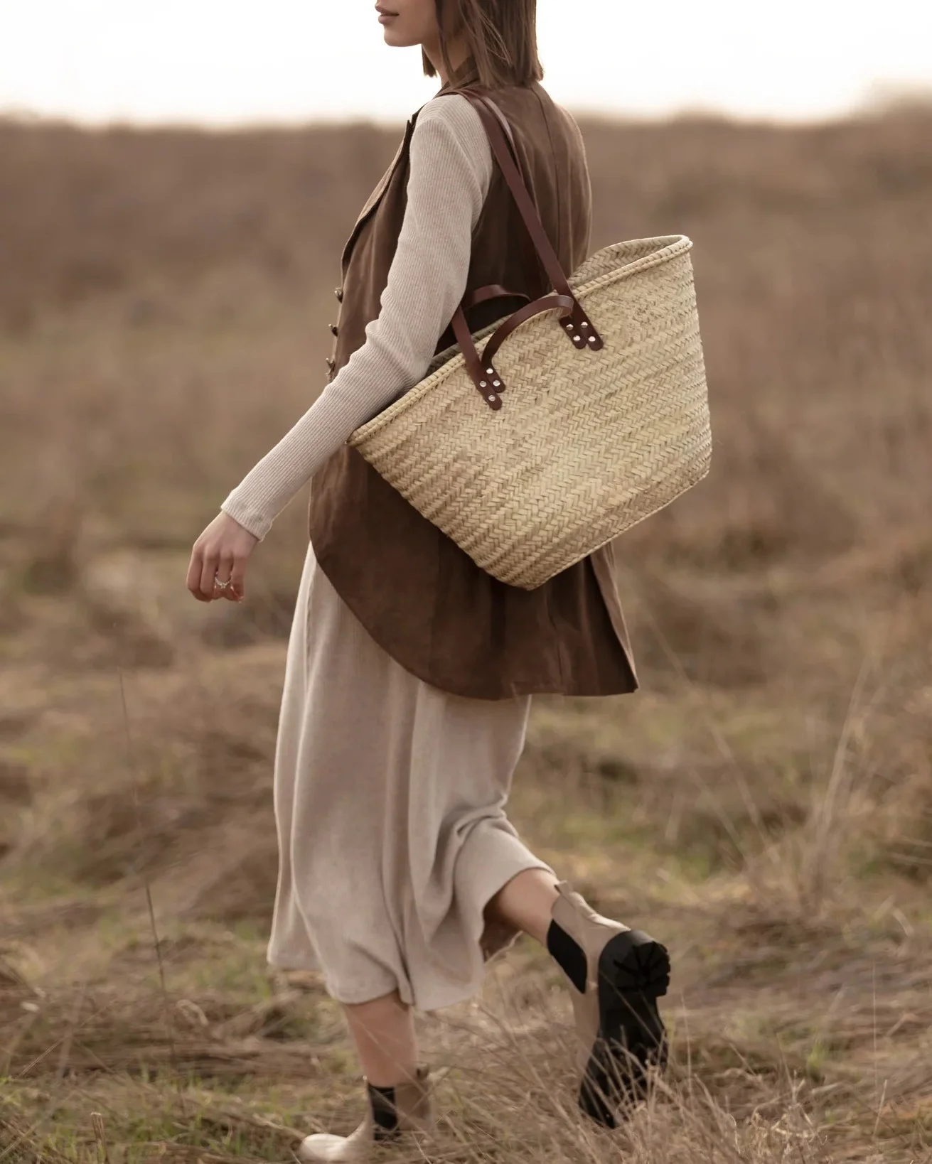 Handwoven Moroccan Basket Bag Beach Summer bag Straw Basket Bags Light Brown  Leather Handles