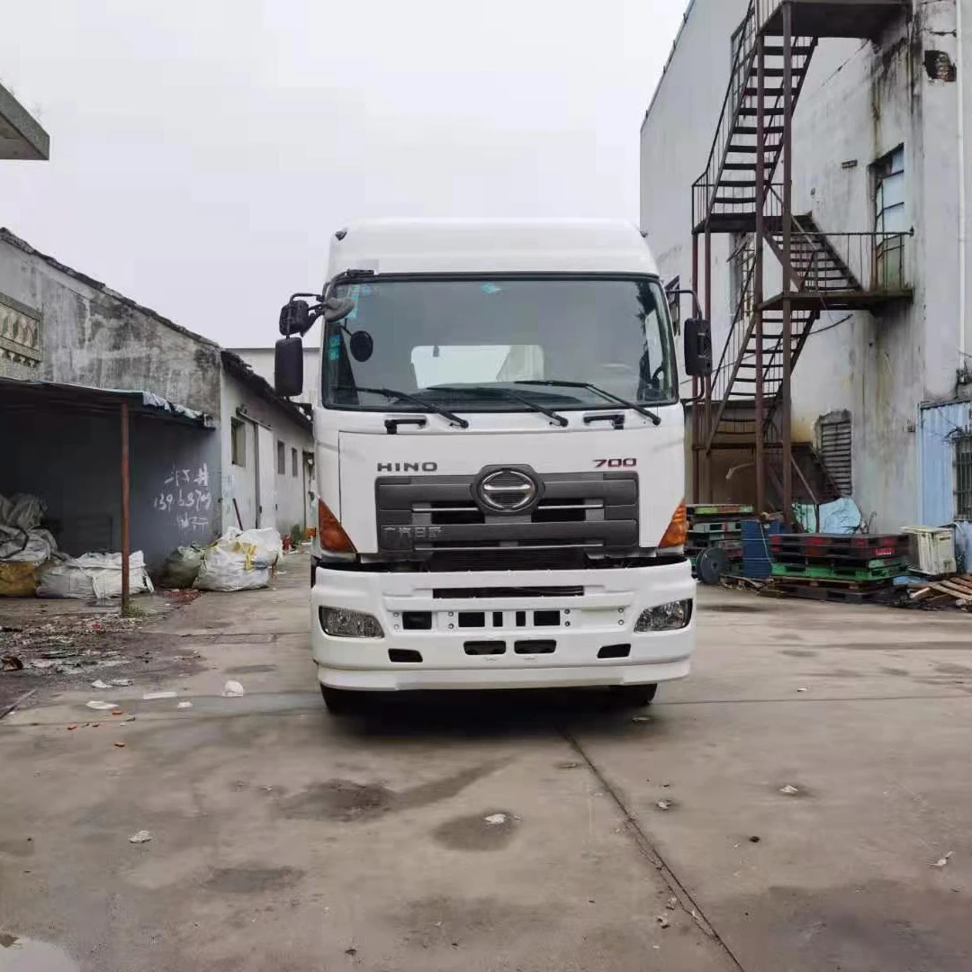 USED  JAPAN  MADE  HINO  700   HYDRAULIC  MOBILE  TRACTOR