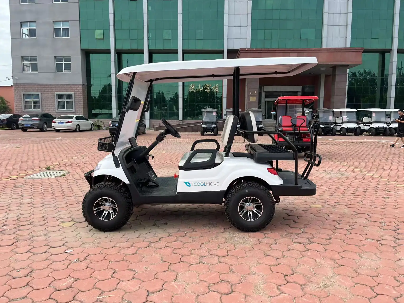Sharefer Affordable 2 4 6 seater Chinese 2+2 seaters electric golf cart car for sale 72V lithium powered
