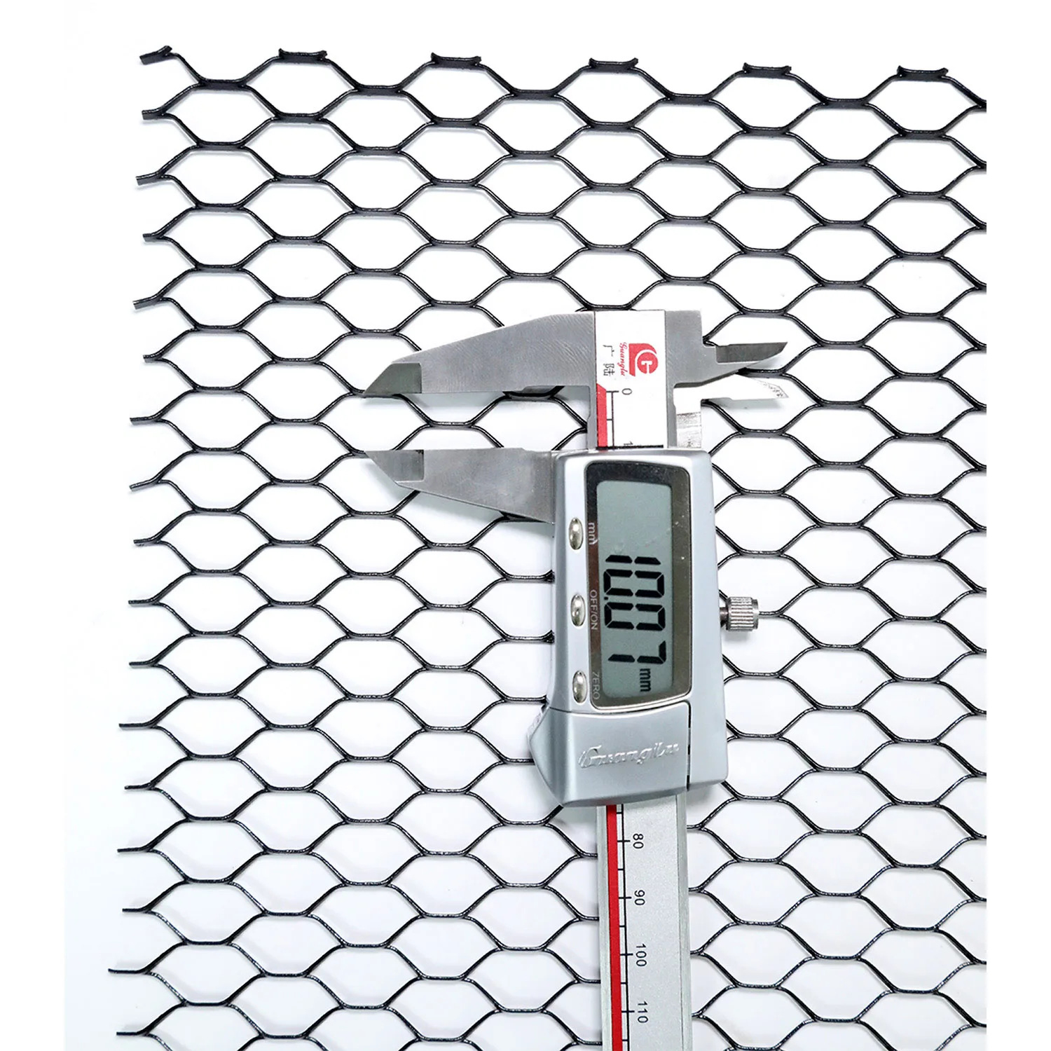 Galvanized Aluminum 109Mm Honeycomb 5X10 Expanded Grill Bbq Metal Mesh Roll Price Ceiling Facade Cladding Window Grill Fence