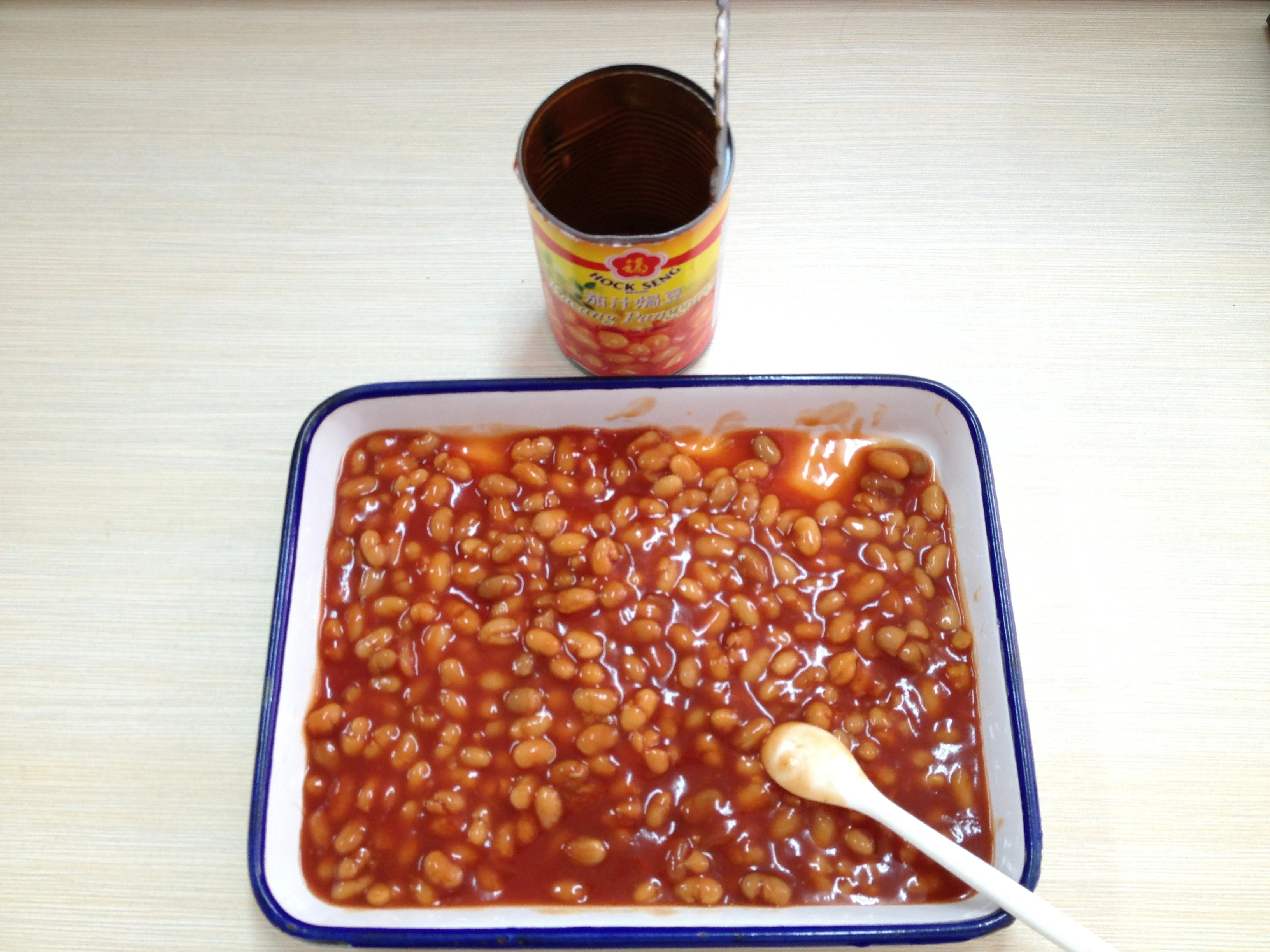 Canned baked brands in tomato sauce  425g