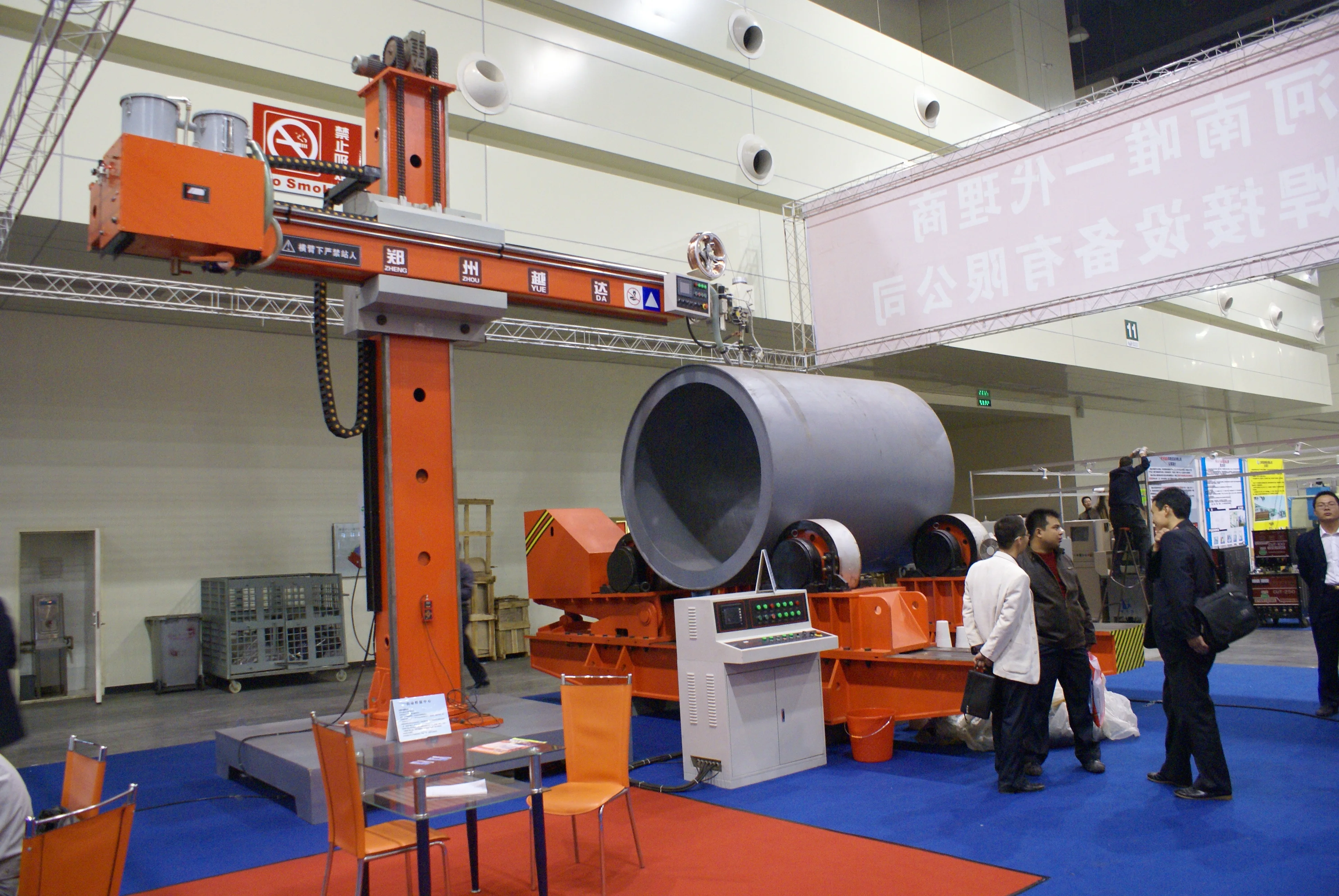 Column and boom automatic welding manipulator