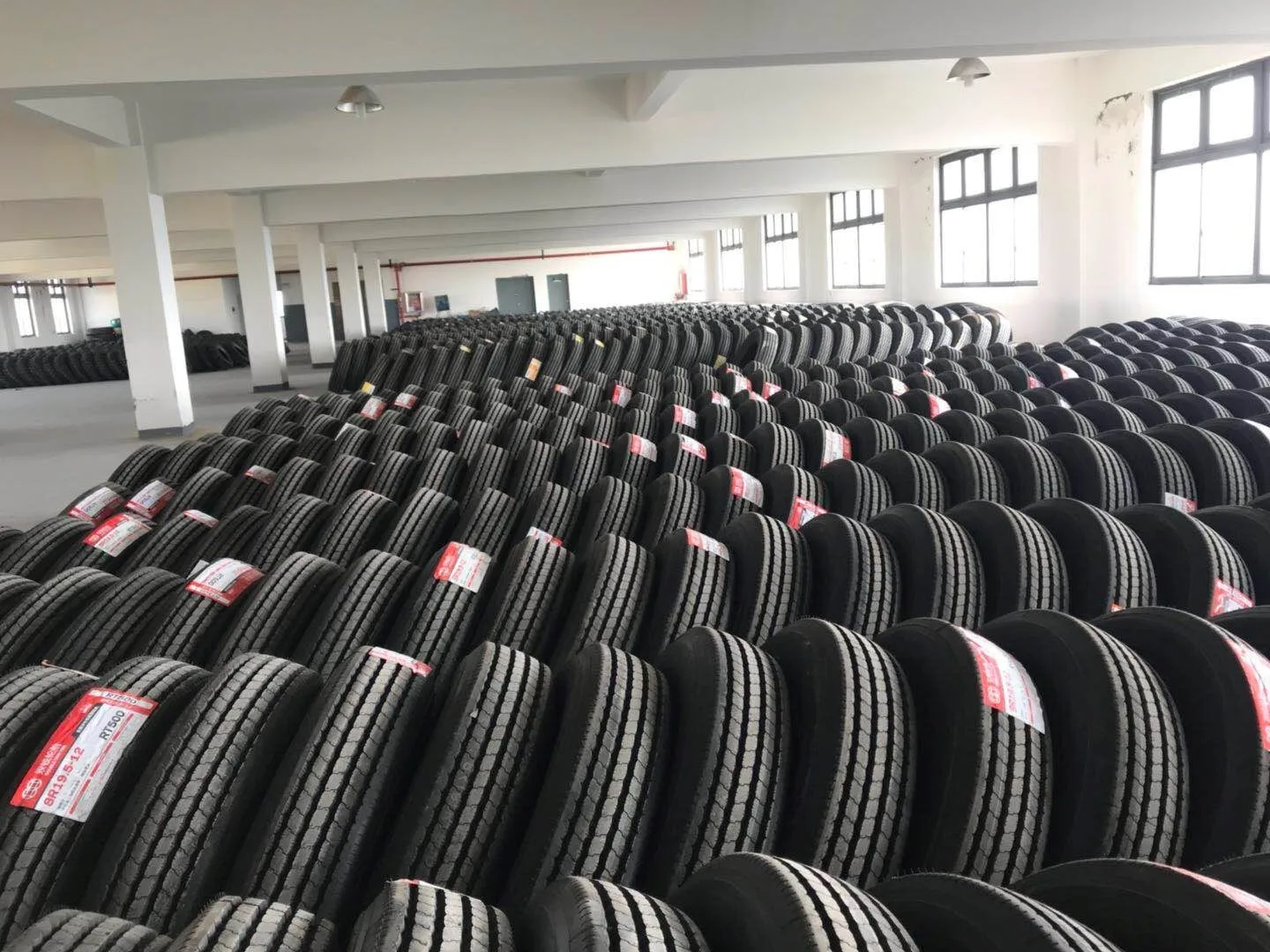 Wholesale price radial truck tyre 13R22.5-18PR(Truck tire pattern KT903) for sale