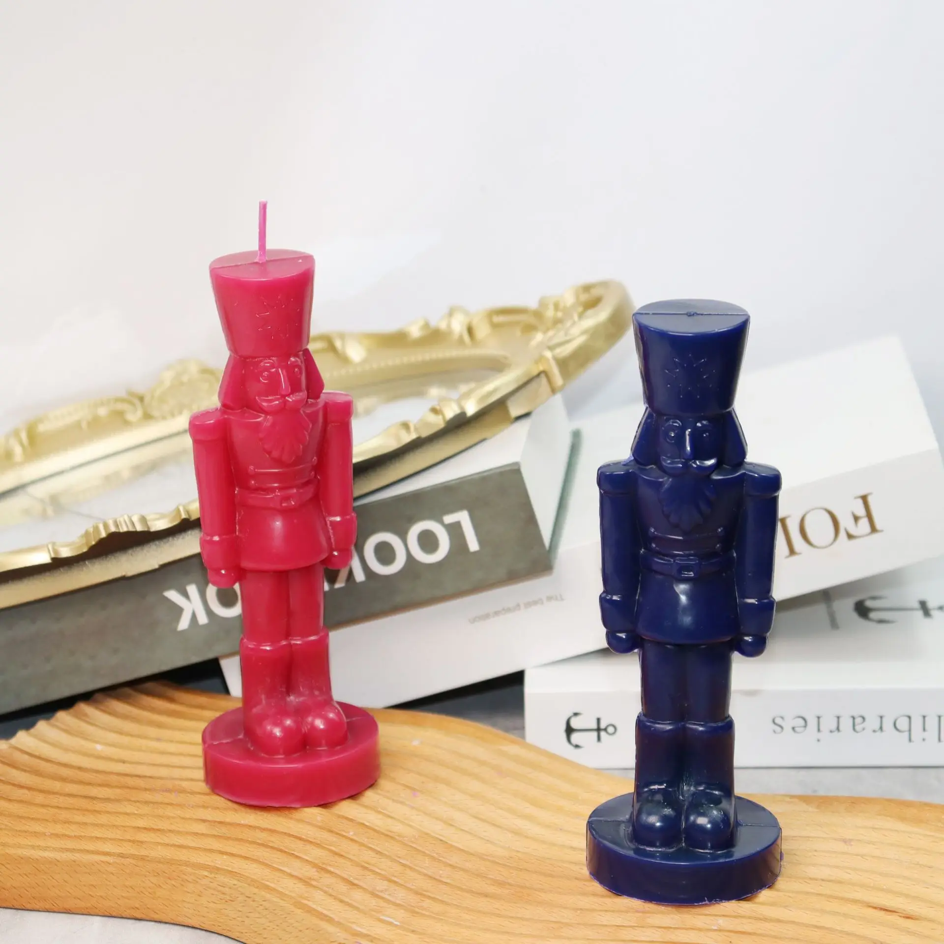 Walnut clip PC two petal molded plastic candle mold British style humanoid soldier DIY candle mold