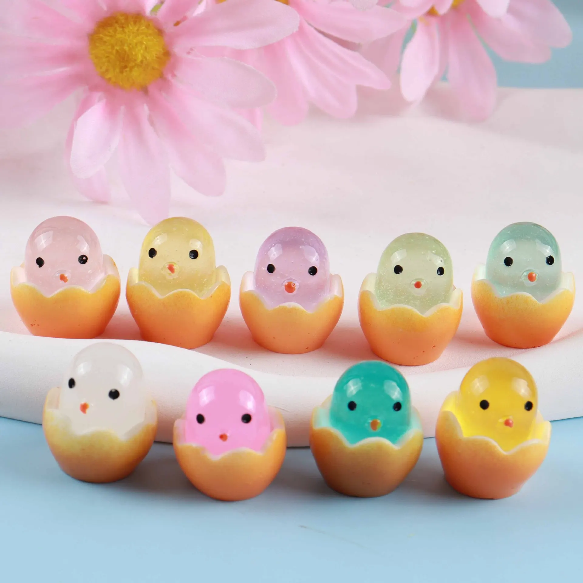 Glowing Eggshell Chick Resin Animal Figurines Toys Broken Shell Chicks Ornament Resin Crafts for Gifts Home Decorations