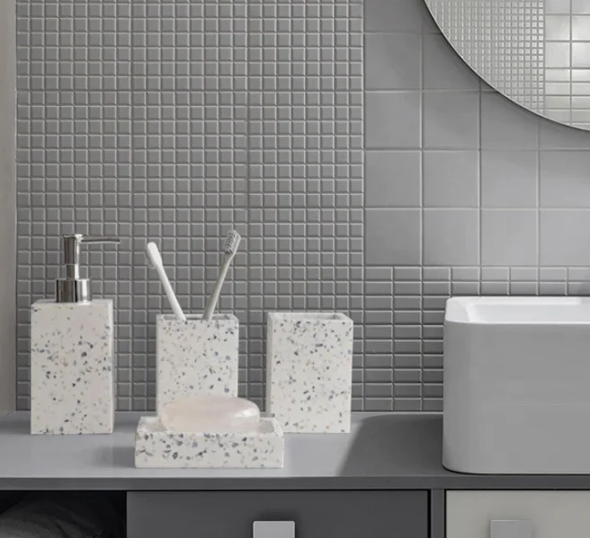 Luxury 5 pcs hotel home dinas bathroom ornaments and accessories dresser with mirror polyresin bathroom set soap dispensers set