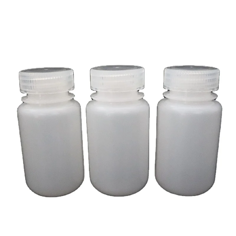 Белая бутылка с широким горлышком из полиэтилена высокой плотности химическим утолщением для