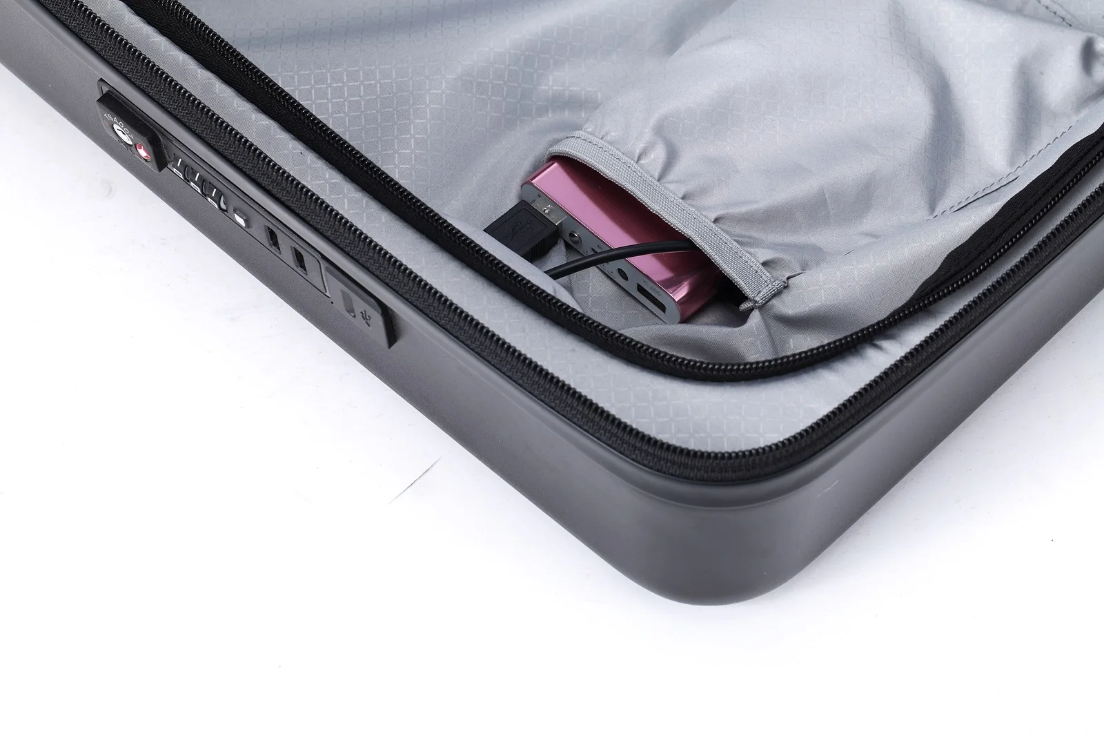 20-inch trolley boarding case abs pc hard shell high quality spinner wheels TSA lock with USB charging and double component