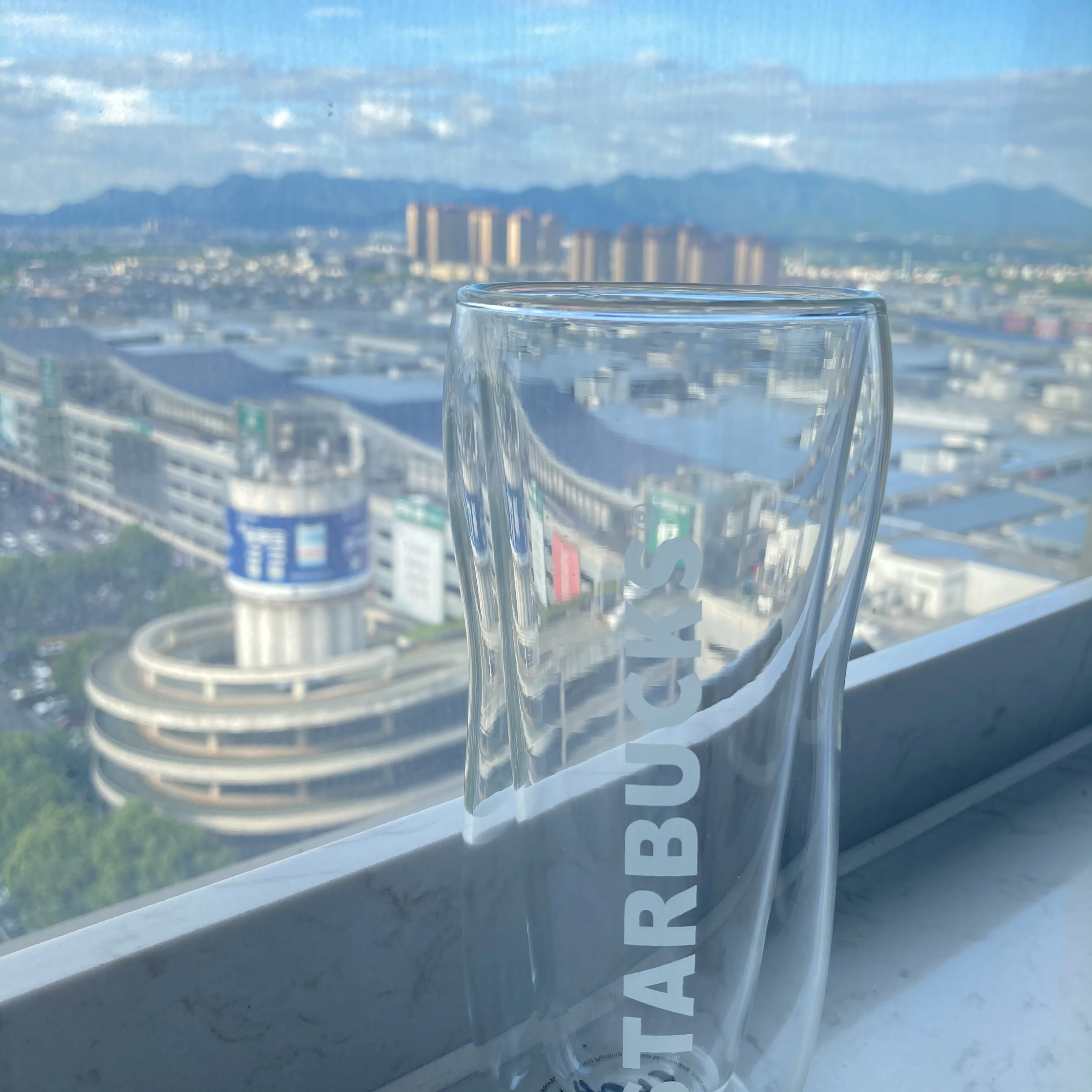 ONEIN Double-layer high borosilicate glass beer glasses are heat-resistant and transparent