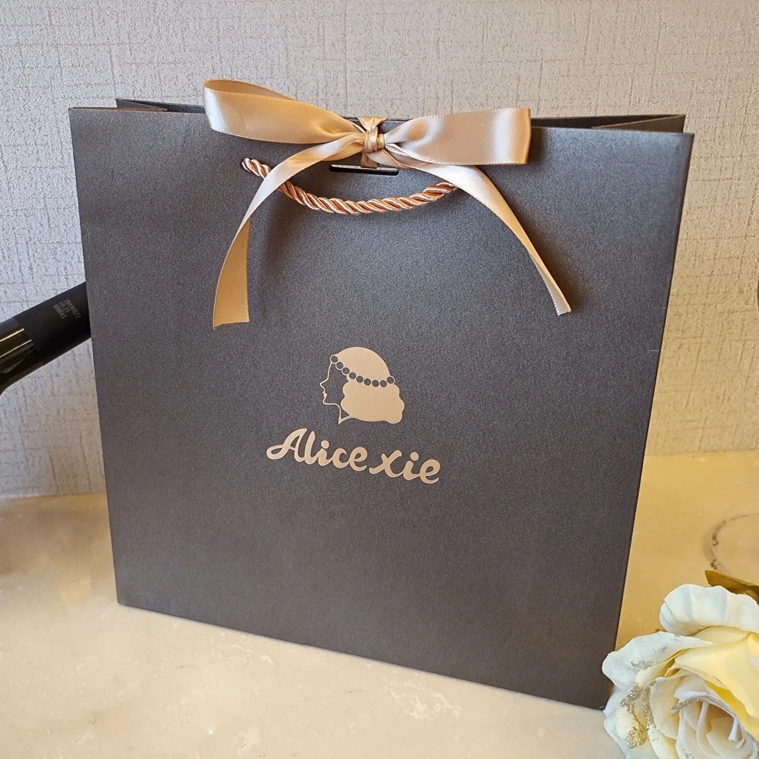 Gift Packaging Shopping Paper Bag With Own Design Wholesale Personalized Logo Luxury Fancy Paper Oem Clothes Pants