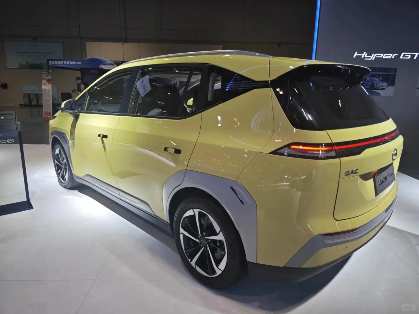 Новый энергетический автомобиль Aion Y Plus 2024 с правым рулем 5-местный компактный внедорожник GAC AION Gac высокопроизводительный RHD электромобиль