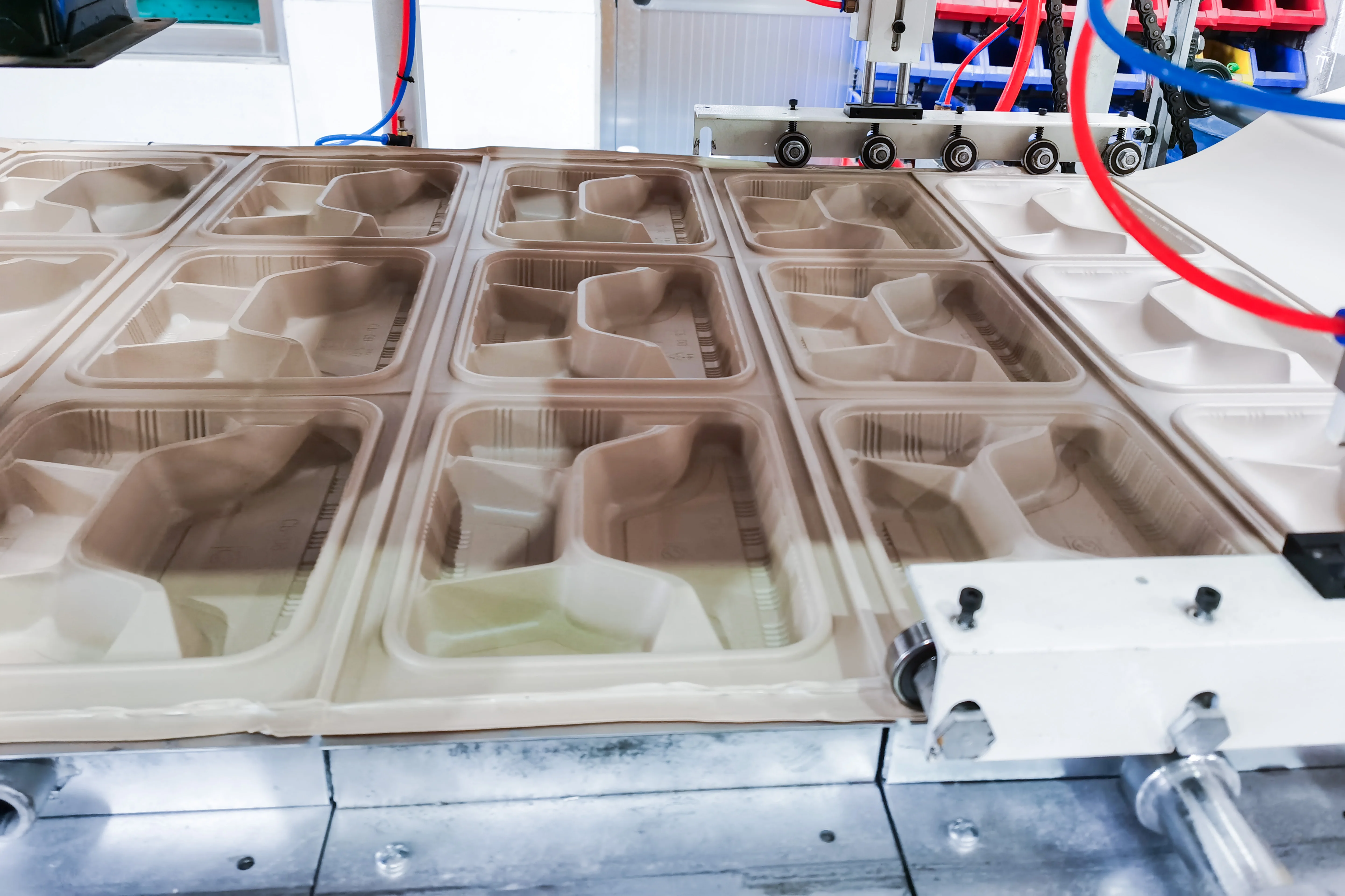 disposable biodegradable plastic corn starch PLA 3-touch tableware lunch box food container tray plates making machine