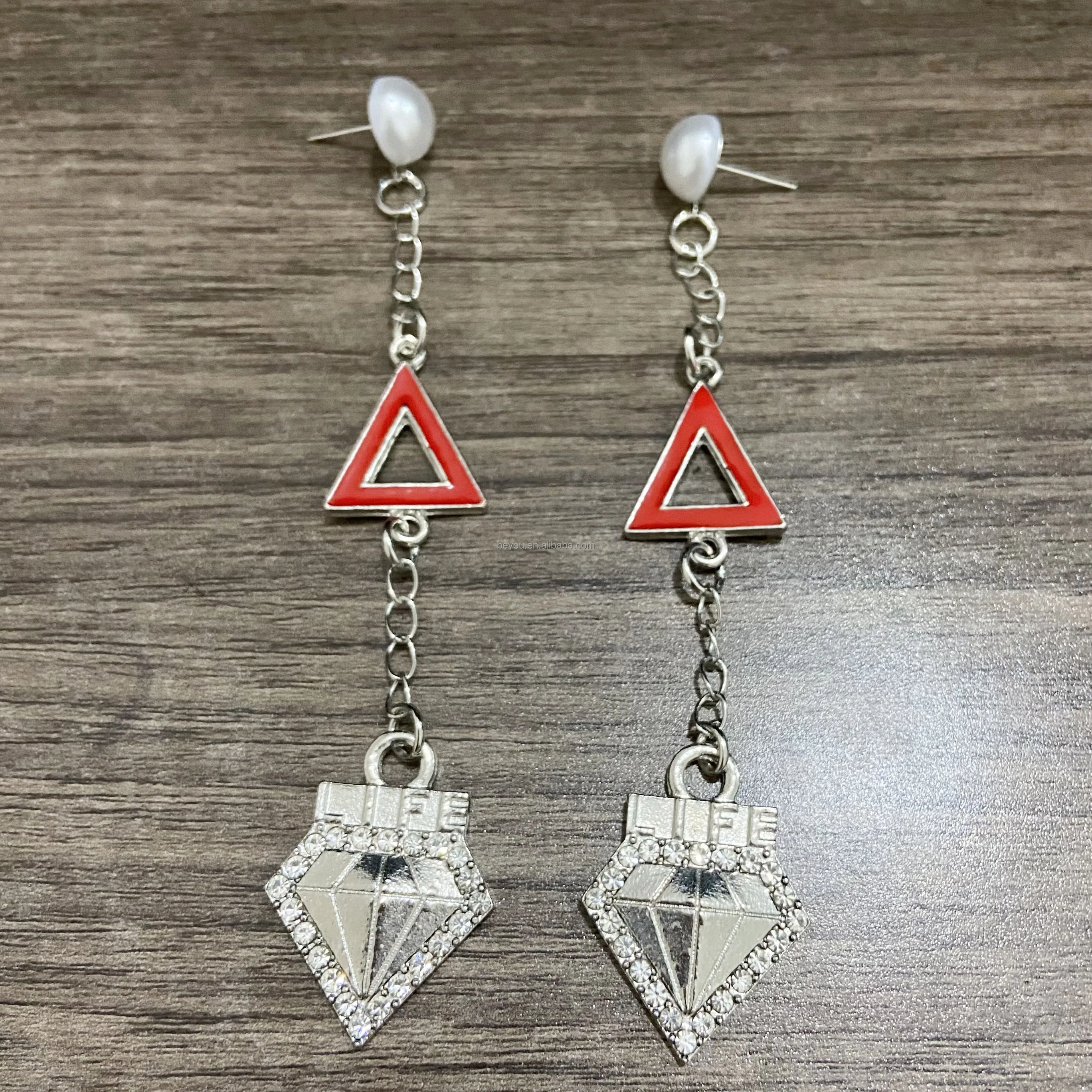 DST Inspiration Red Triangle Pyramid Delta Sorority Diamond Life Long Drop Earrings for Female Meeting Party Jewelry Gift