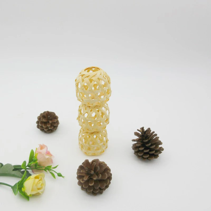 Hot Sell Home Decor Handmade Woven Lampshade Round Openwork,  Mini Bamboo rattan ball, Natural Bamboo Foraging Box