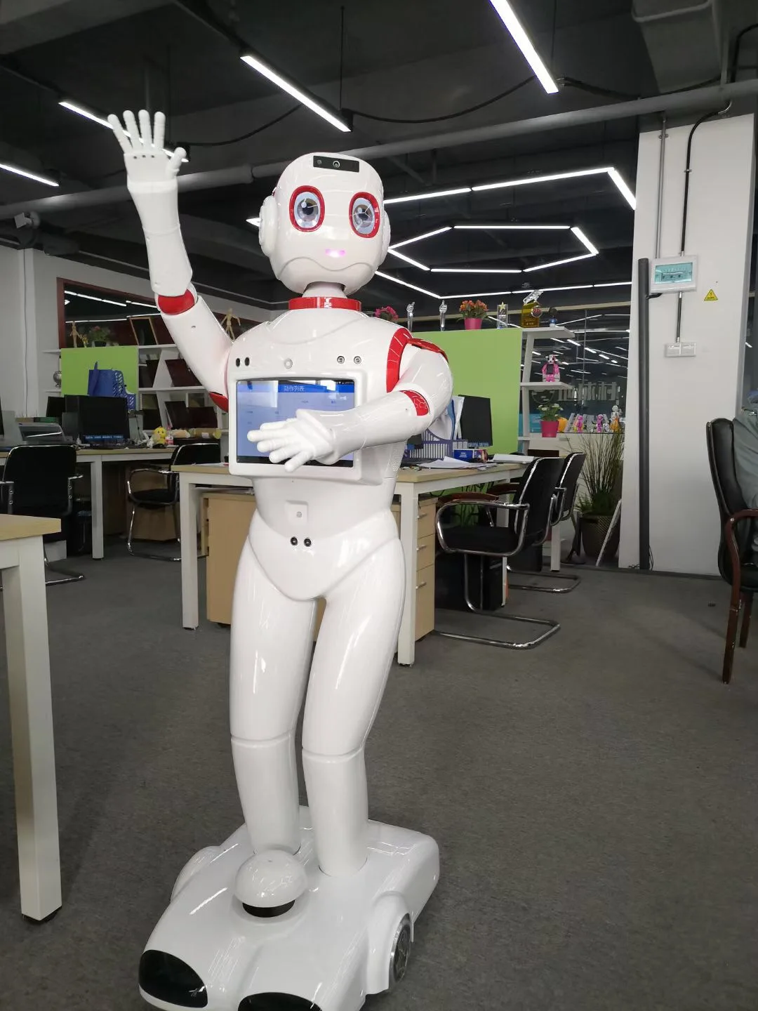 Humanoid robot /AI Medida de temperatura Temperature measurement test robot/Christmas gift robot toys