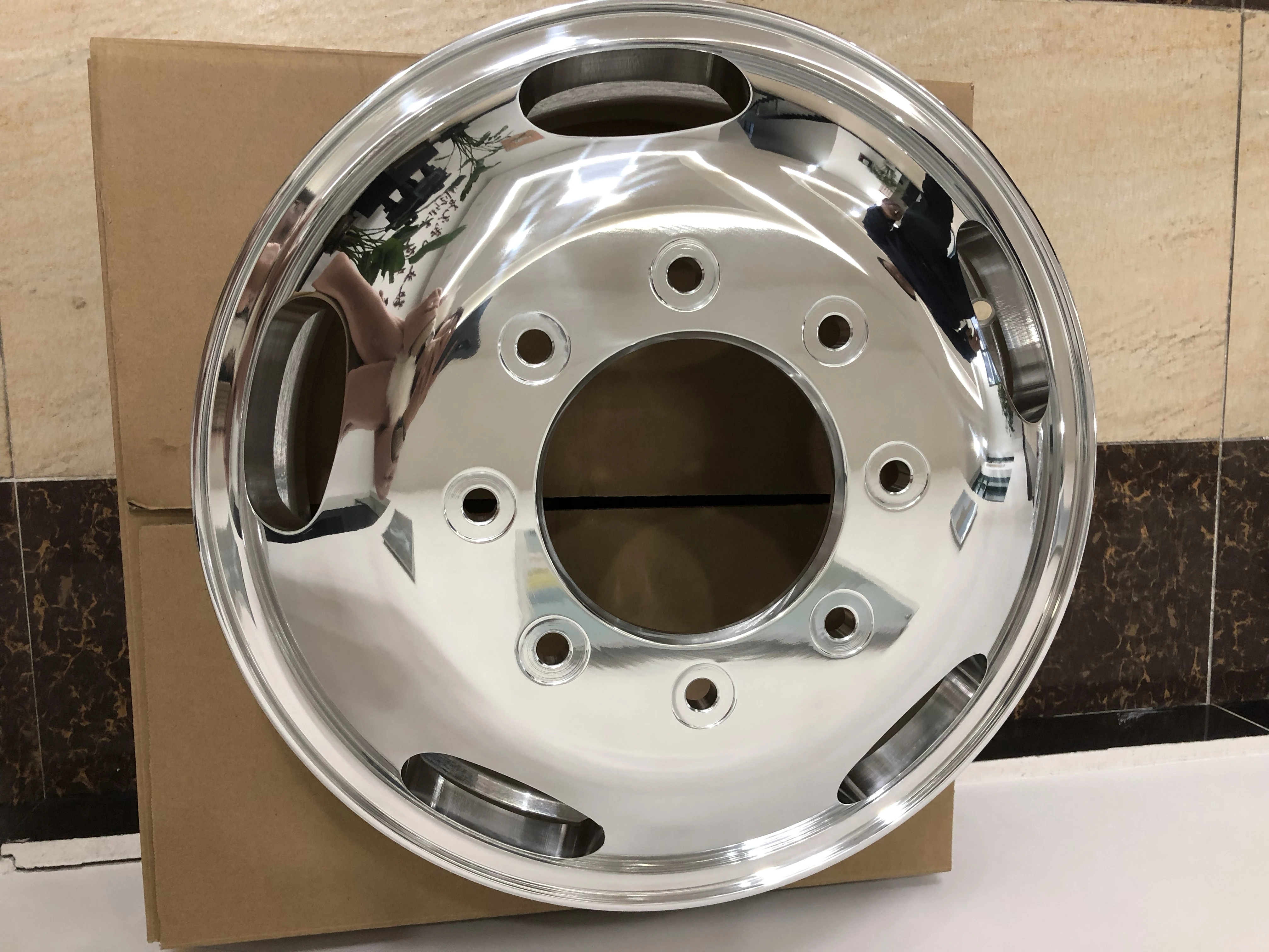 Hand truck wheel cover Hot sale 17inch commercial truck light fashion design 6 wheel truck wheel