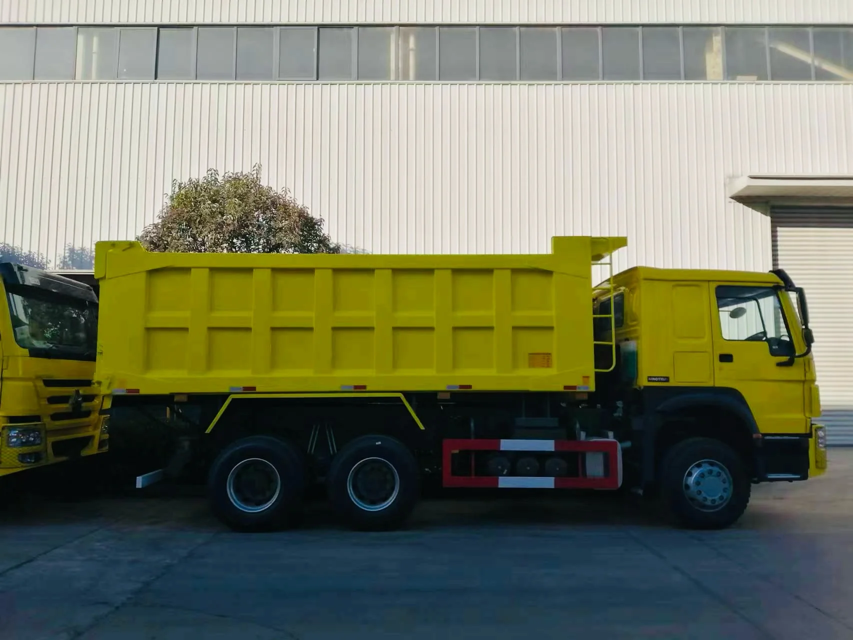 Самосвал Howo Sinotruk 371 6x4 с легкой ручной коробкой передач стандарт выбросов дизельного топлива Euro 2