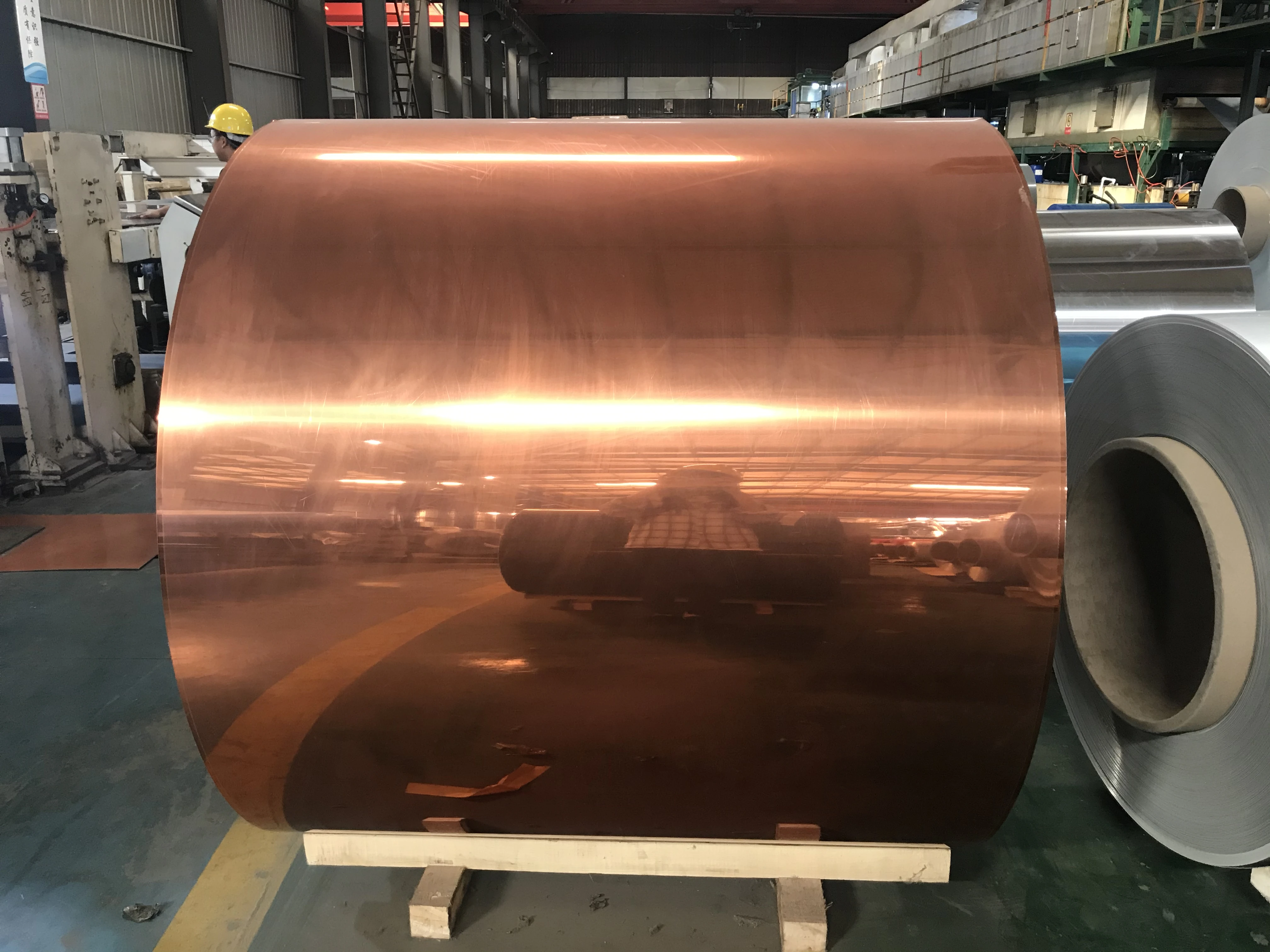 Зеркальная алюминиевая катушка цена 1100 3003 H22 ламинированная зеркальная алюминиевая катушка для отражающего здания