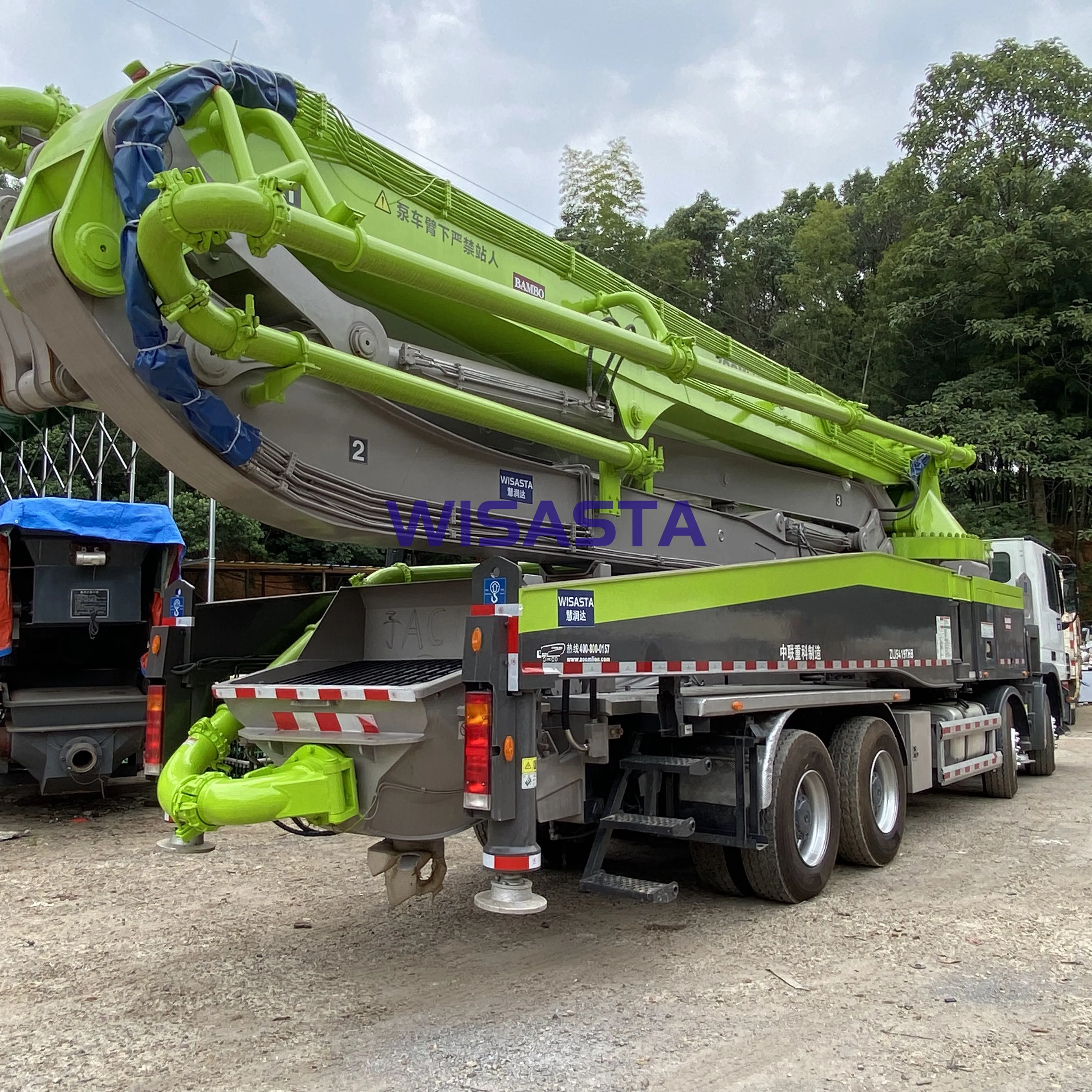 Actros 4141 chassis 8x4 Truck Zoomlion 52 Meters 6 sections Cement Pumping system with 52m boom Concrete pump trucks for sale