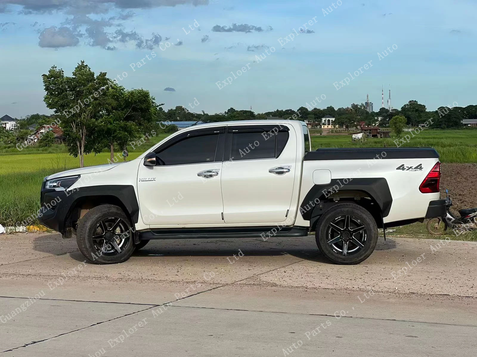 RAMAND Carbon Fiber Car Door Visor for Hilux GR Sun Shade Rain Guard Window Door Visor Rain Guard for Toyota Hilux GR Sport