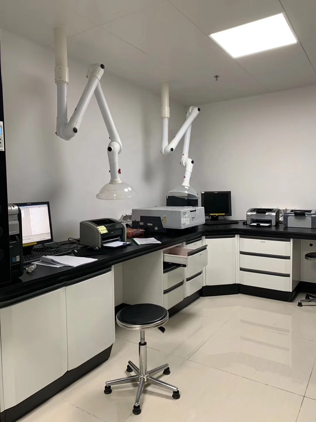 Modern science lab furniture food test Anti-bacterial laboratory furniture cabinet with gas supply