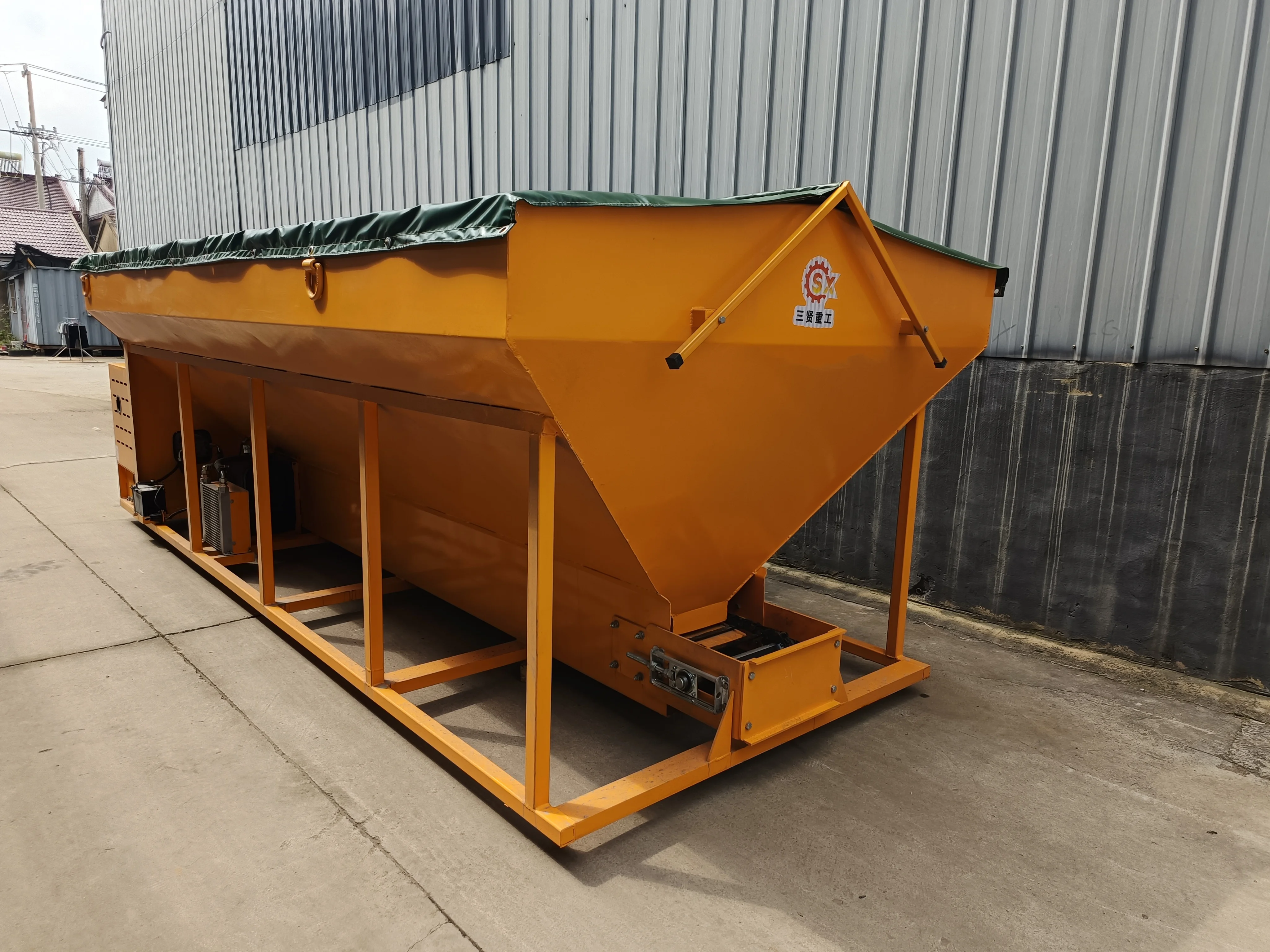 Highway snow melting fertilizer spreader mounted agriculture machinery for road cleaning snow melting agent spreader