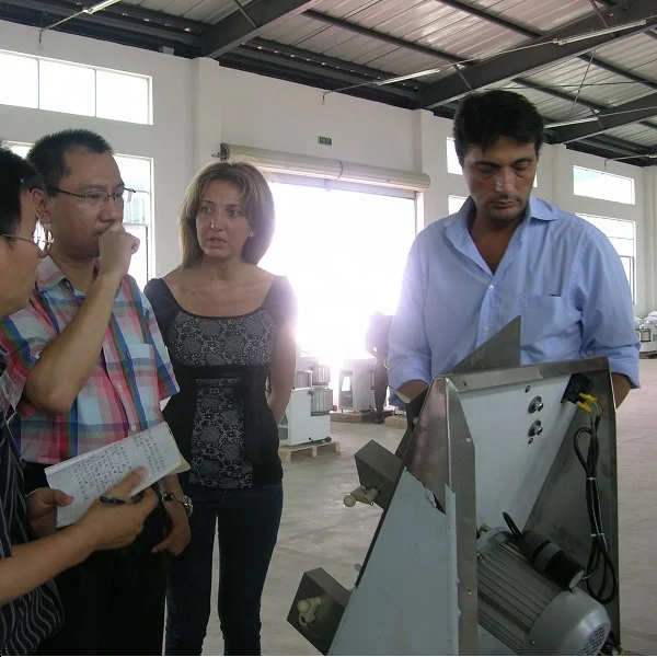 Bakery machines stainless steel electrical pizza/bread/cake/fondant/croissant/pastry dough roller dough sheeter machine