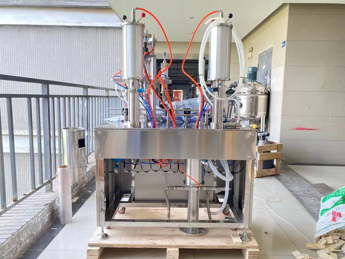 Semi-Auto 4 in 1  Aerosol  Filling Machine/(liquid filling valve correction  crimping gas filling